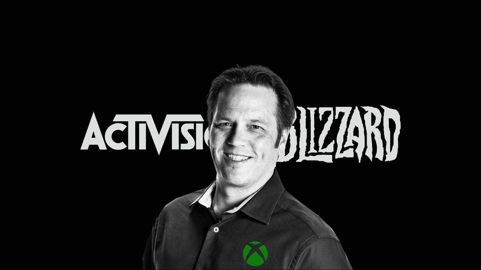 فیل اسپنسر در کنار لوگوی اکتیویژن بلیزارد