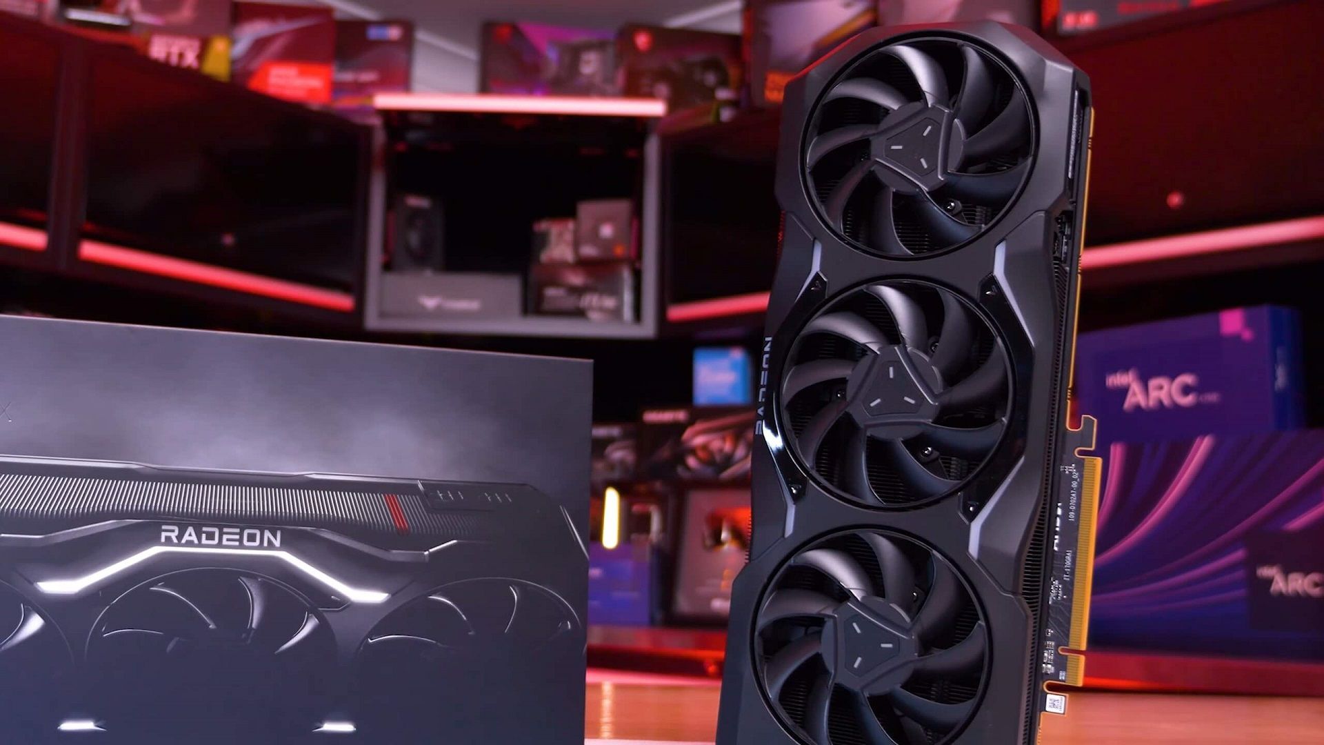 کارت گرافیک رفرنس AMD Radeon RX 7900 XT