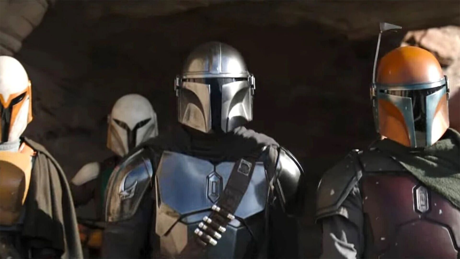 دین جارین درکنار دیگر مندلورها در فصل سوم سریال The Mandalorian 