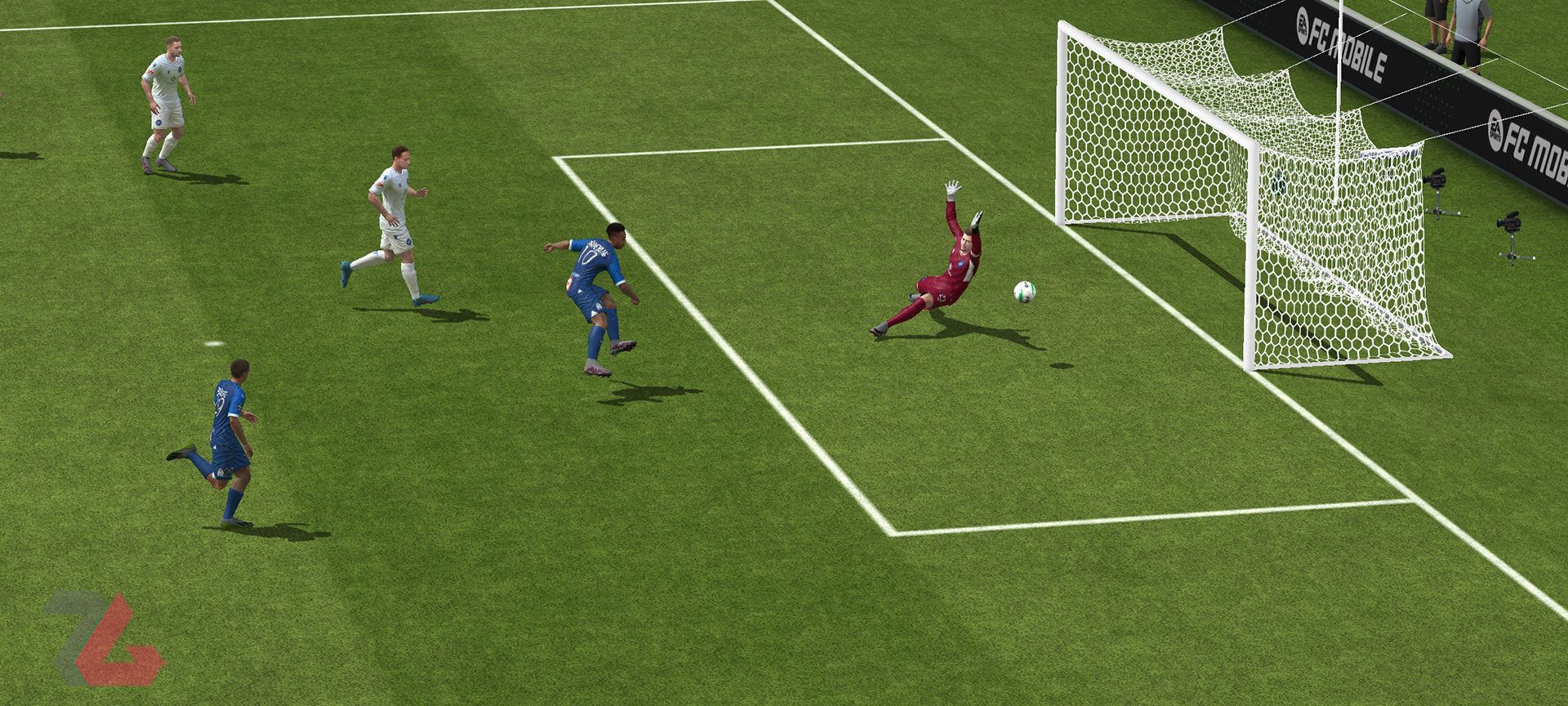 عبور توپ از دروازه‌بان در بازی EA SPORTS FC MOBILE