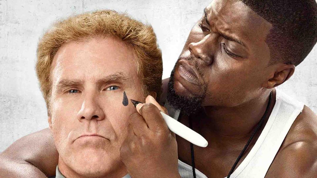 کوین هارت در حال نقاشی کشیدن روی صورت ویل فرل در فیلم Get Hard