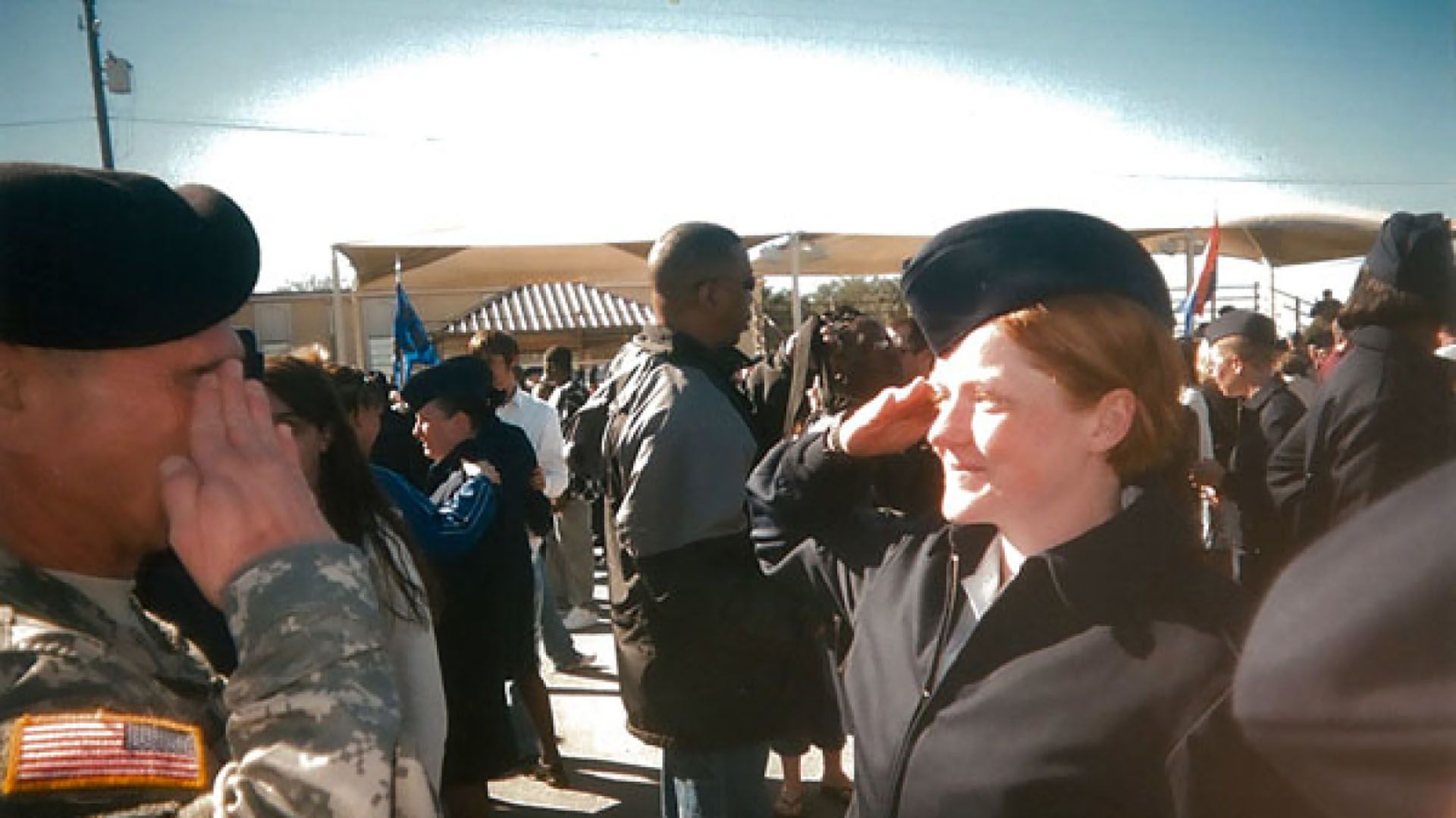 ادای احترام نظامی افسر زن به مافوق در مستند Invisible War