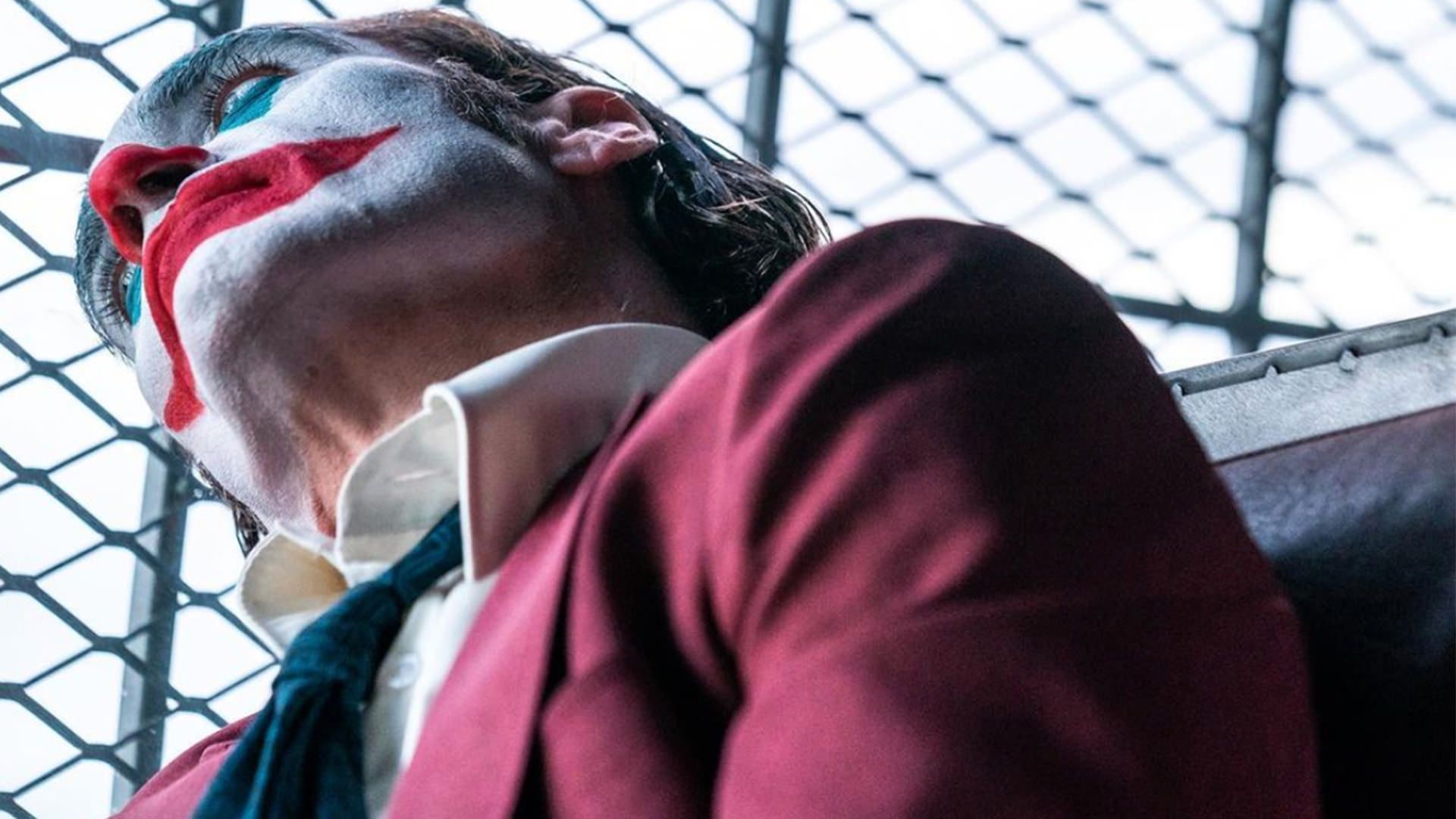 جوکر با بازی واکین فینیکس در زندان در فیلم Joker: Folie à Deux