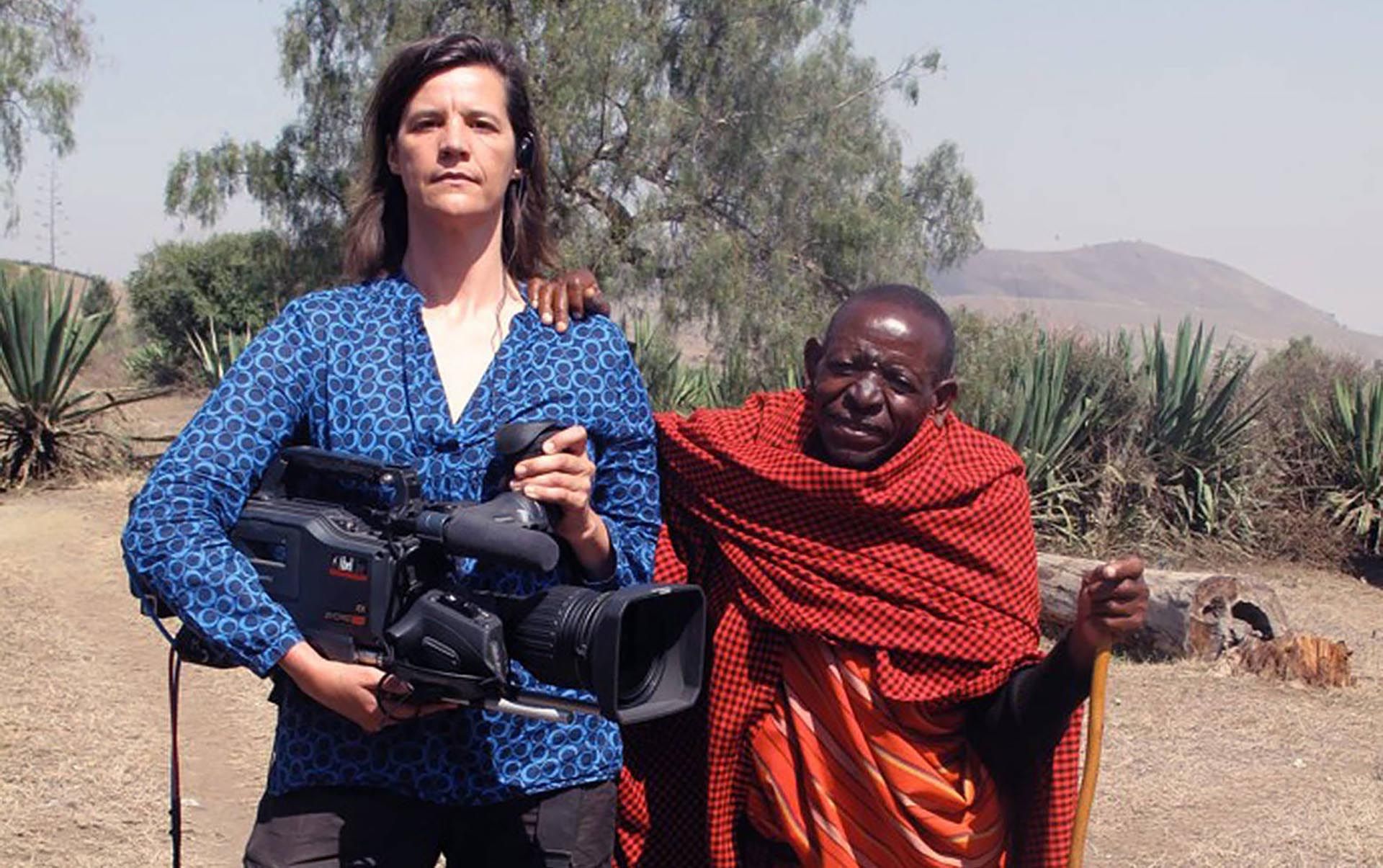کرستن جانسون به همراه زن آفریقایی در پشت صحنه مستند Cameraperson