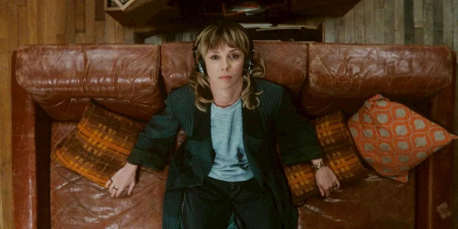 2023-11-loki-season-2-episode-5-sylvie-listen-to-song