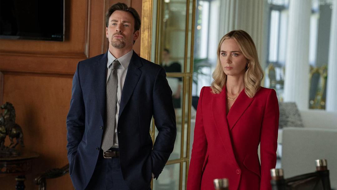2023-11-pain-hustlers-netflix-emily-blunt-and-chris-evans-in-boss-house