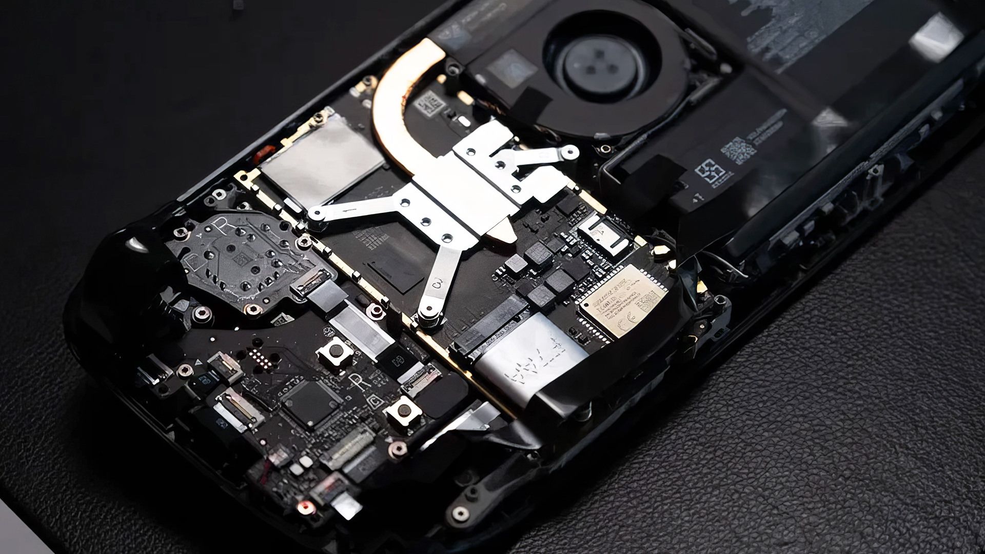 2023-11-steam-deck-oled-inside