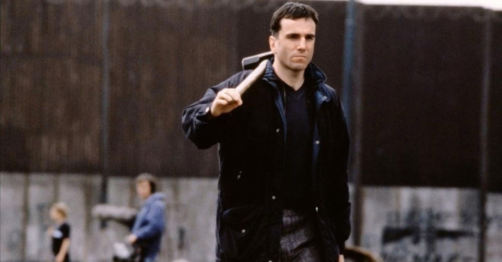 دنیل دی لوئیس  در صحنه ای از فیلم بوکسور