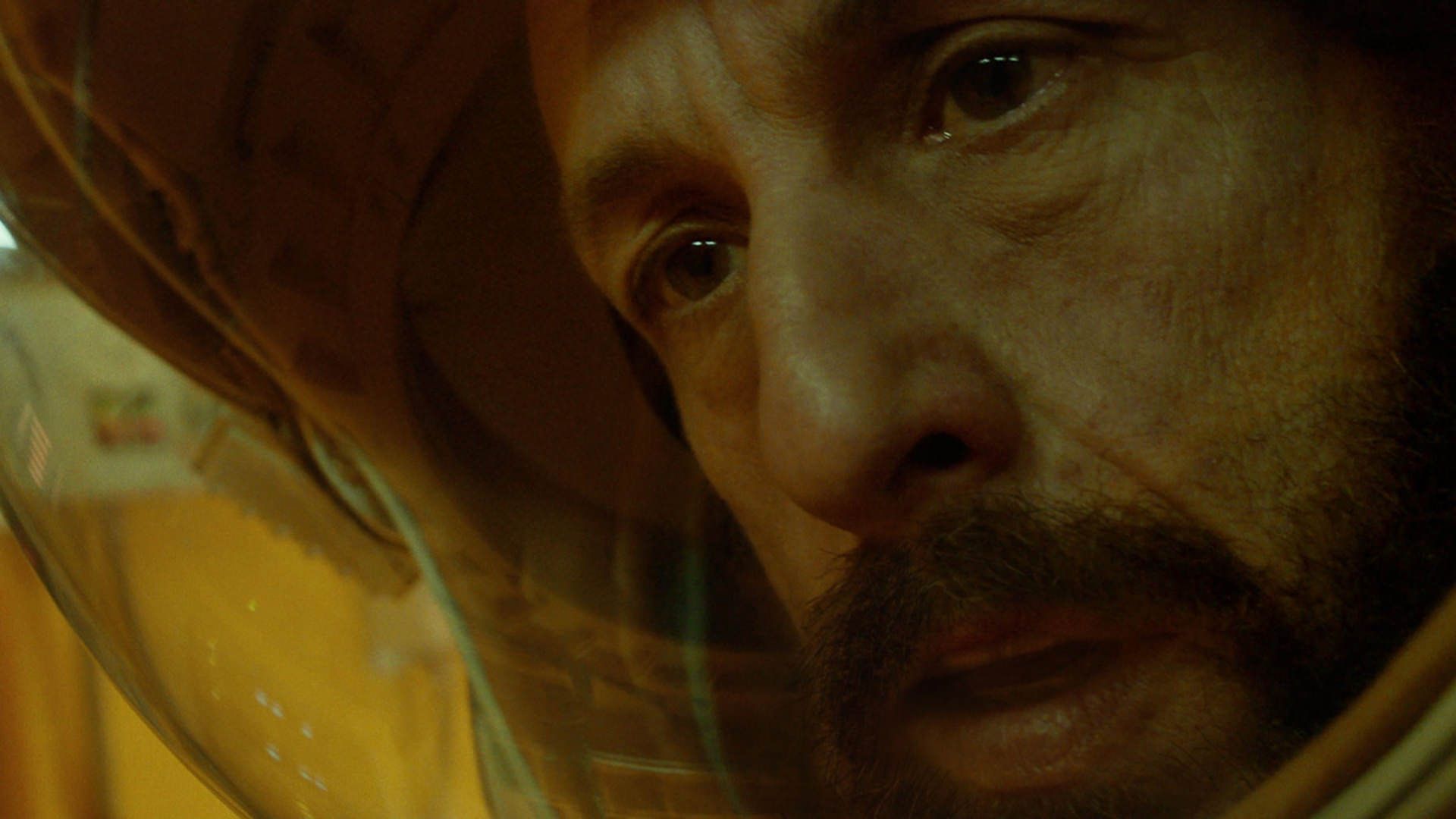 آدام سندلر در فیلم Spaceman