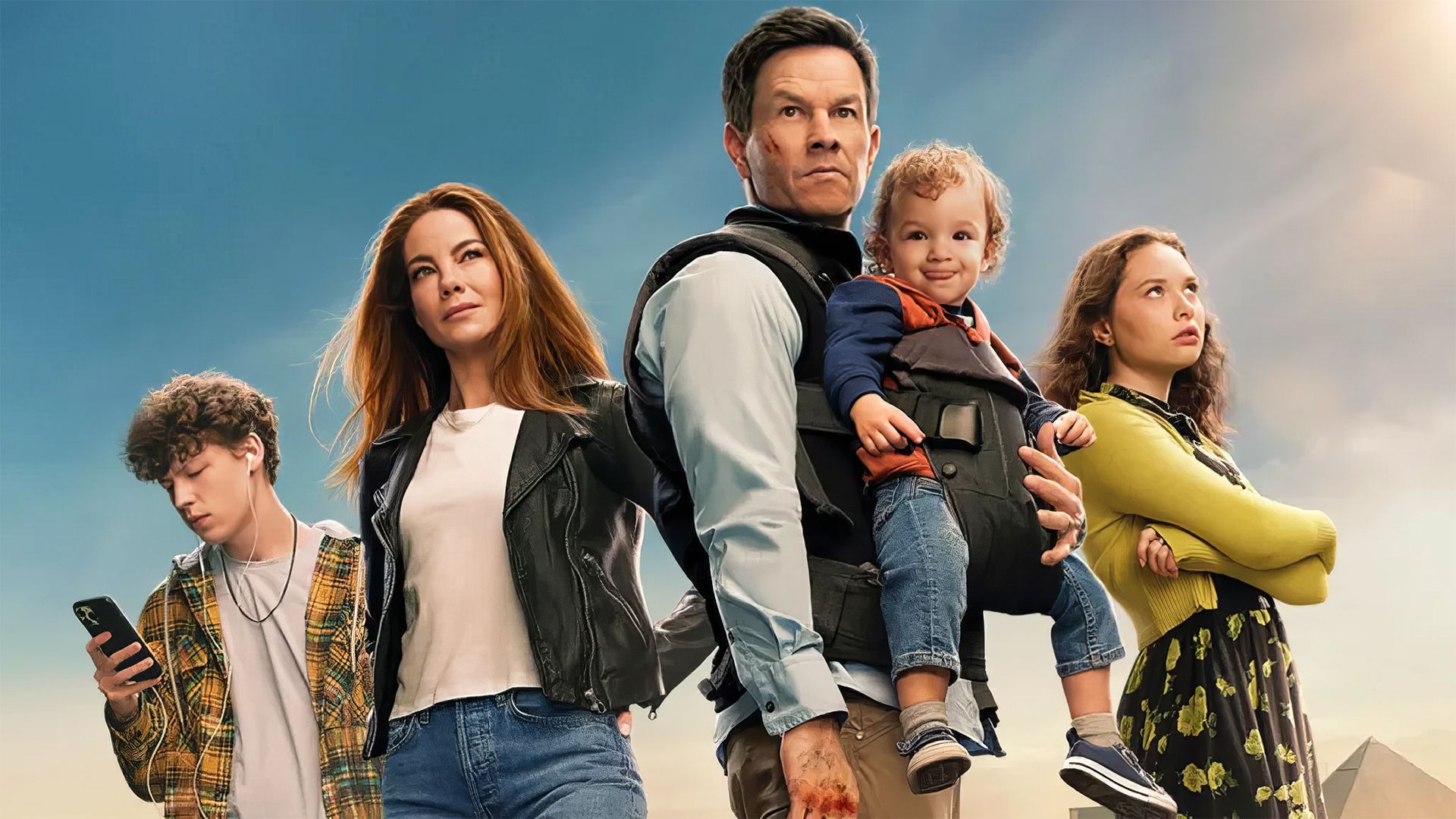 آغاز سفر جاده‌ای خانواده دن مورگان در فیلم The Family Plan 