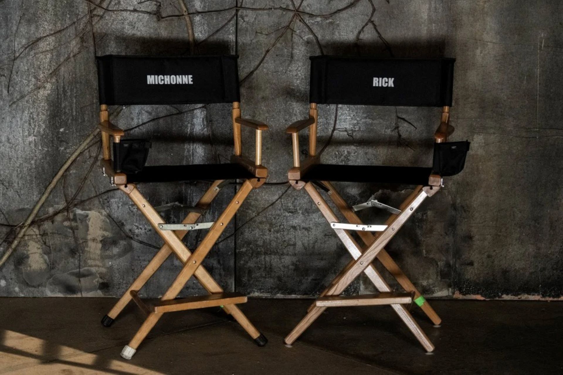 صندلی‌های بازیگران سریال Rick and Michonne از مجموعه‌ی The Walking Dead