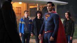 گردهم‌آیی خانواده کنت برای حل مشکل دنیا در سریال Superman and Lois