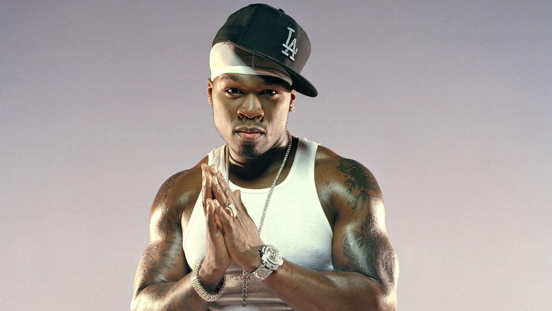 50 cent با لباس سفید