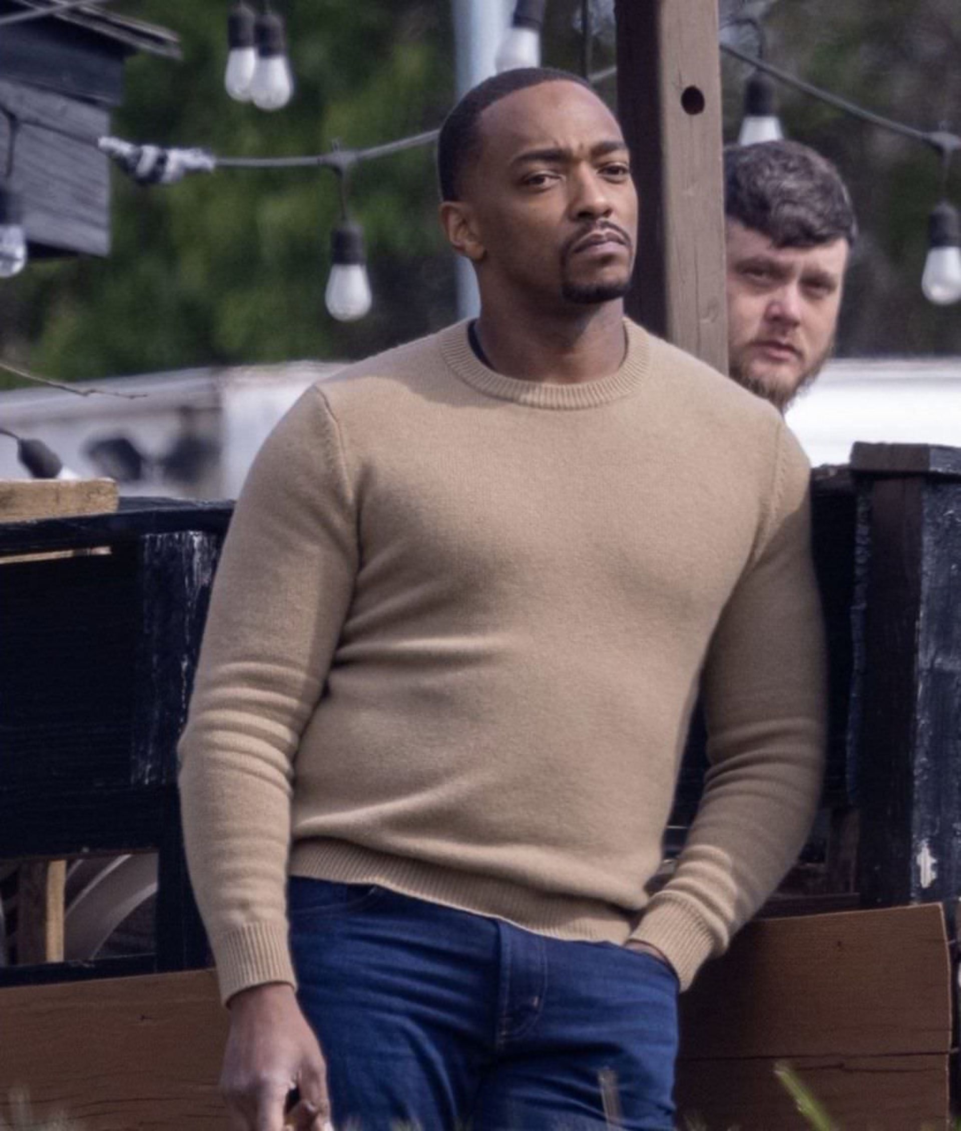 2023-3-anthony-mackie-as-sam-wilson-on-the-set-of-captain-america-new-world-order-02