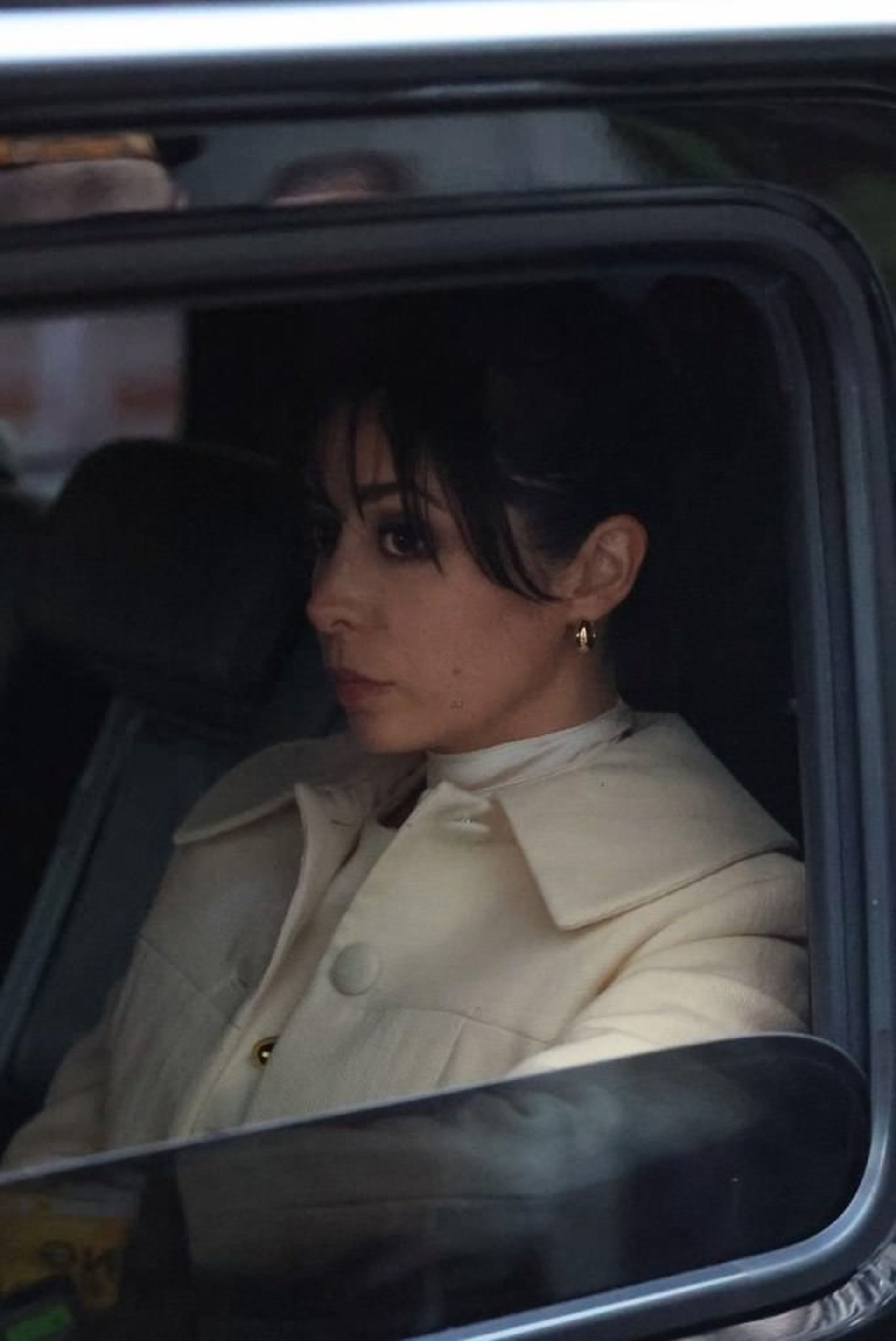 2023-3-the-penguin-set-photos-feature-cristin-milioti-as-sofia-falcone