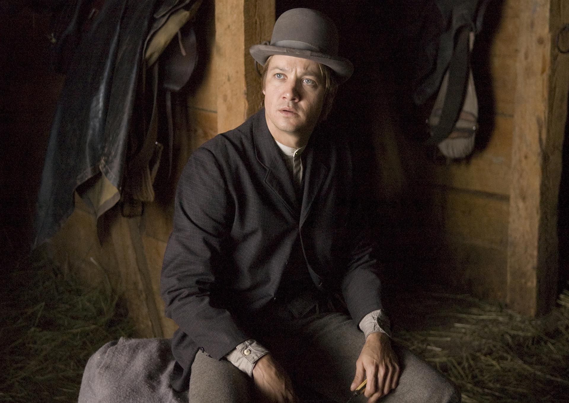 لحظاتی پیش از قتل شخصیت هیت وود در فیلم The Assassination of Jesse James by the Coward Robert Ford