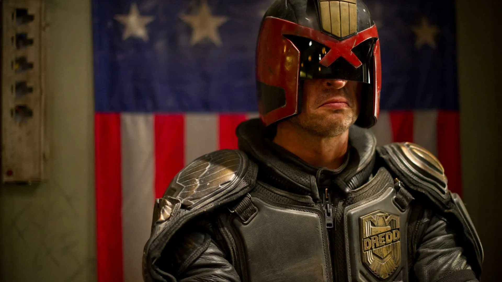 پرچم آمریکا در فیلم Dredd، یکی از بهترین فیلم های ابرقهرمانی تاریخ سینما