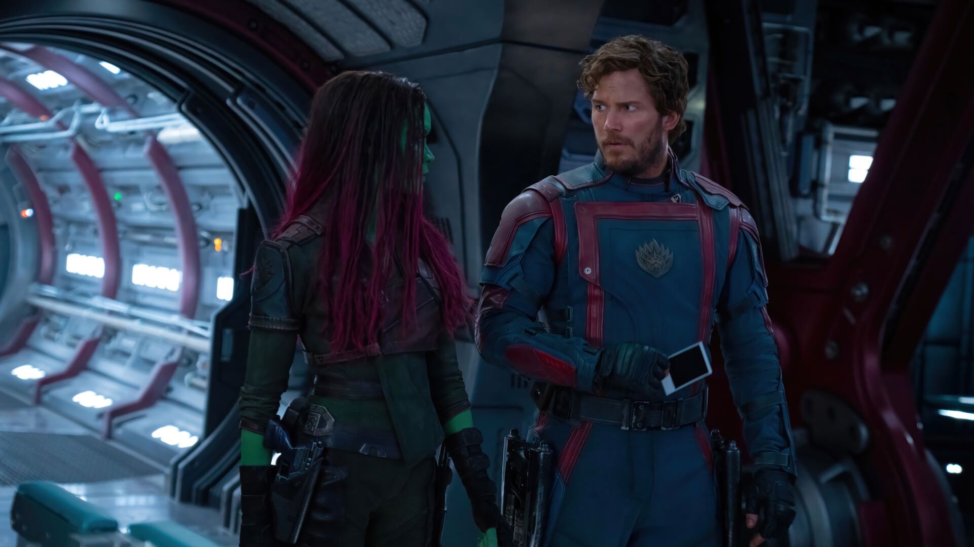 استار لرد و گامورا در سفینه در فیلم Guardians of the Galaxy Vol. 3