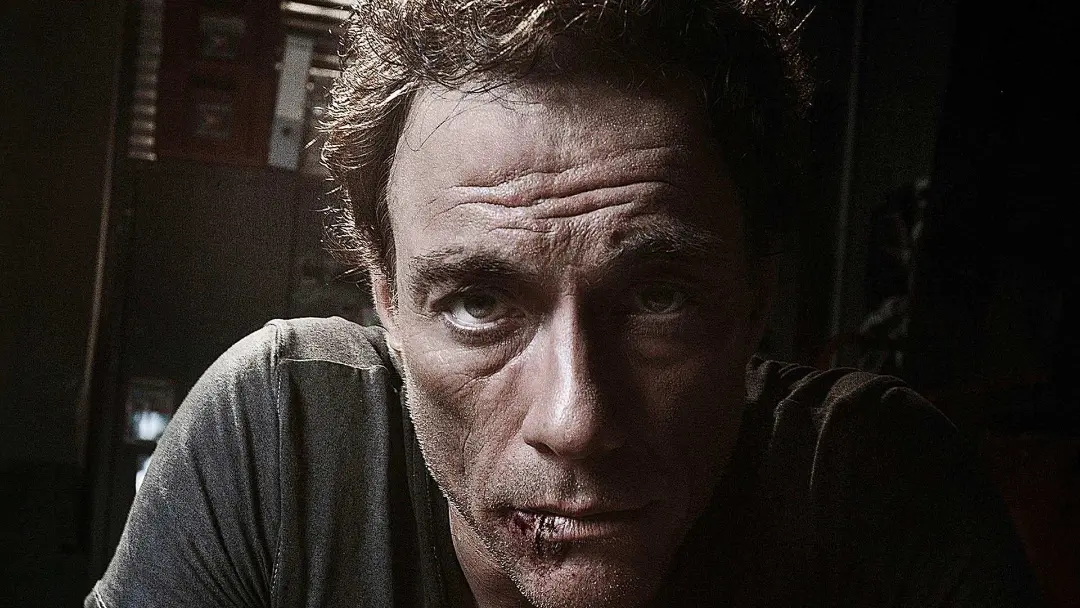 ژان کلود ون دم با لب خونی در فیلم JCVD