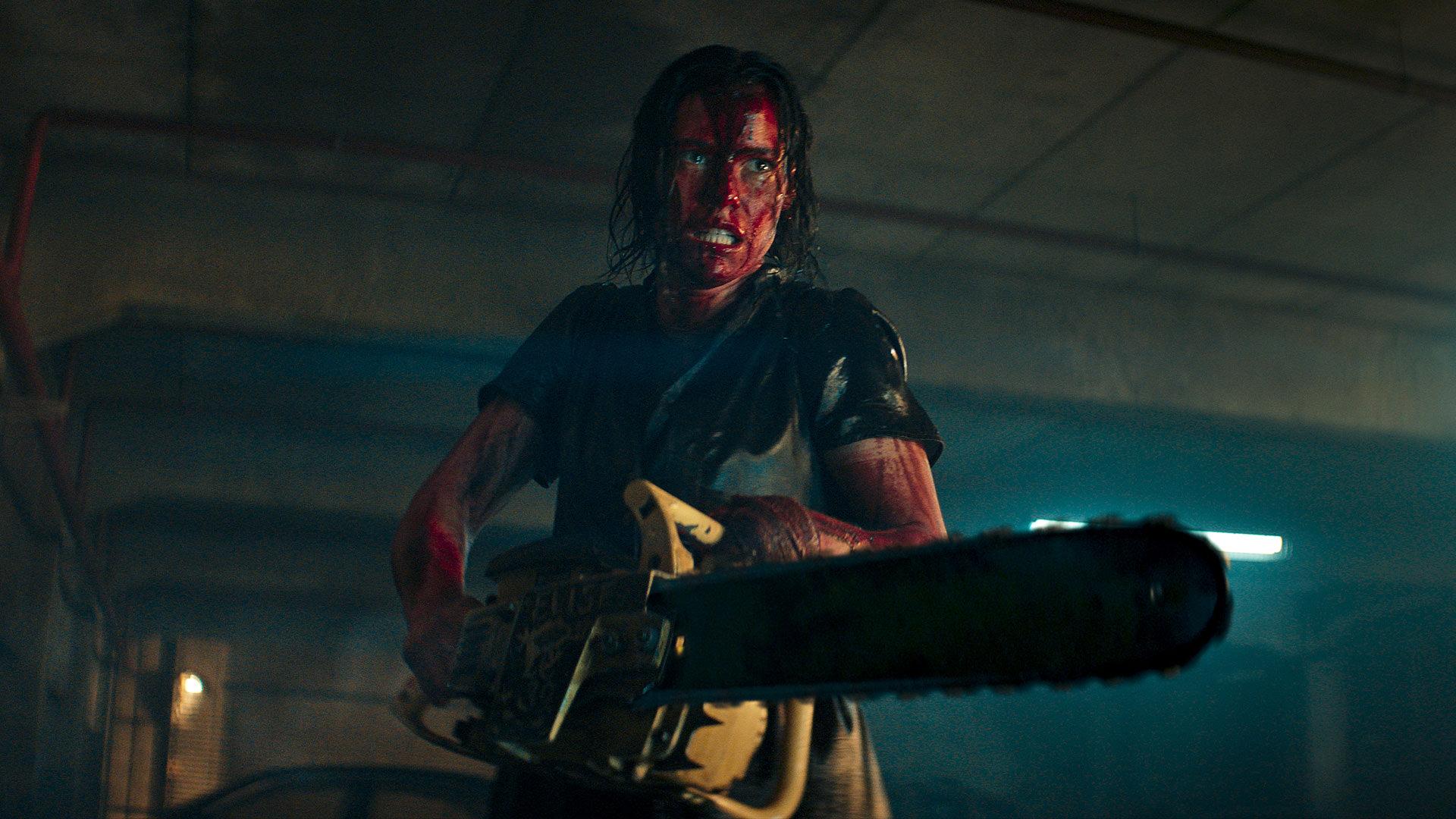 بث با اره‌برقی حمله می‌کند فیلم evil dead rise