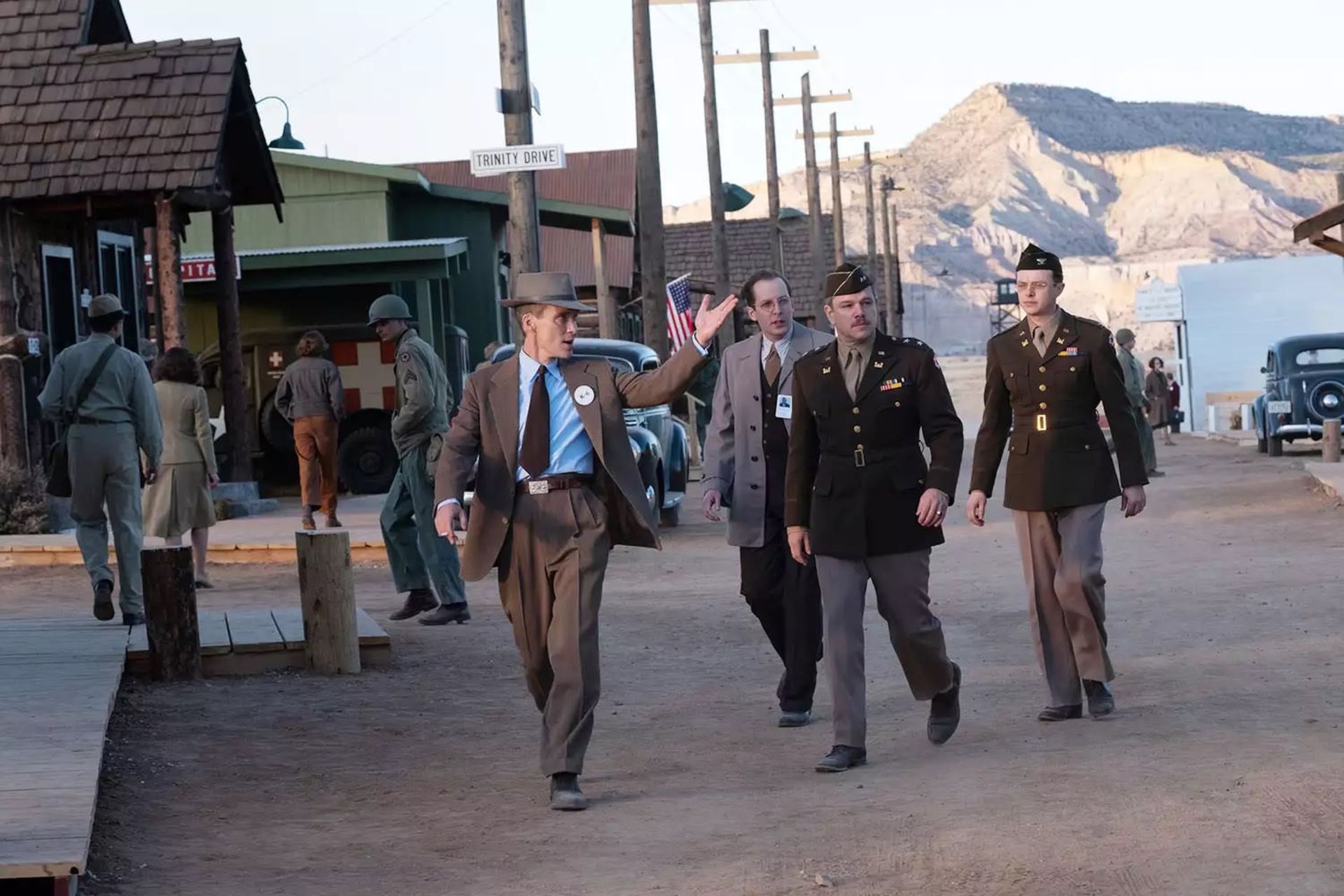 گفت‌وگوی کیلین مورفی و مت دیمون در فیلم Oppenheimer