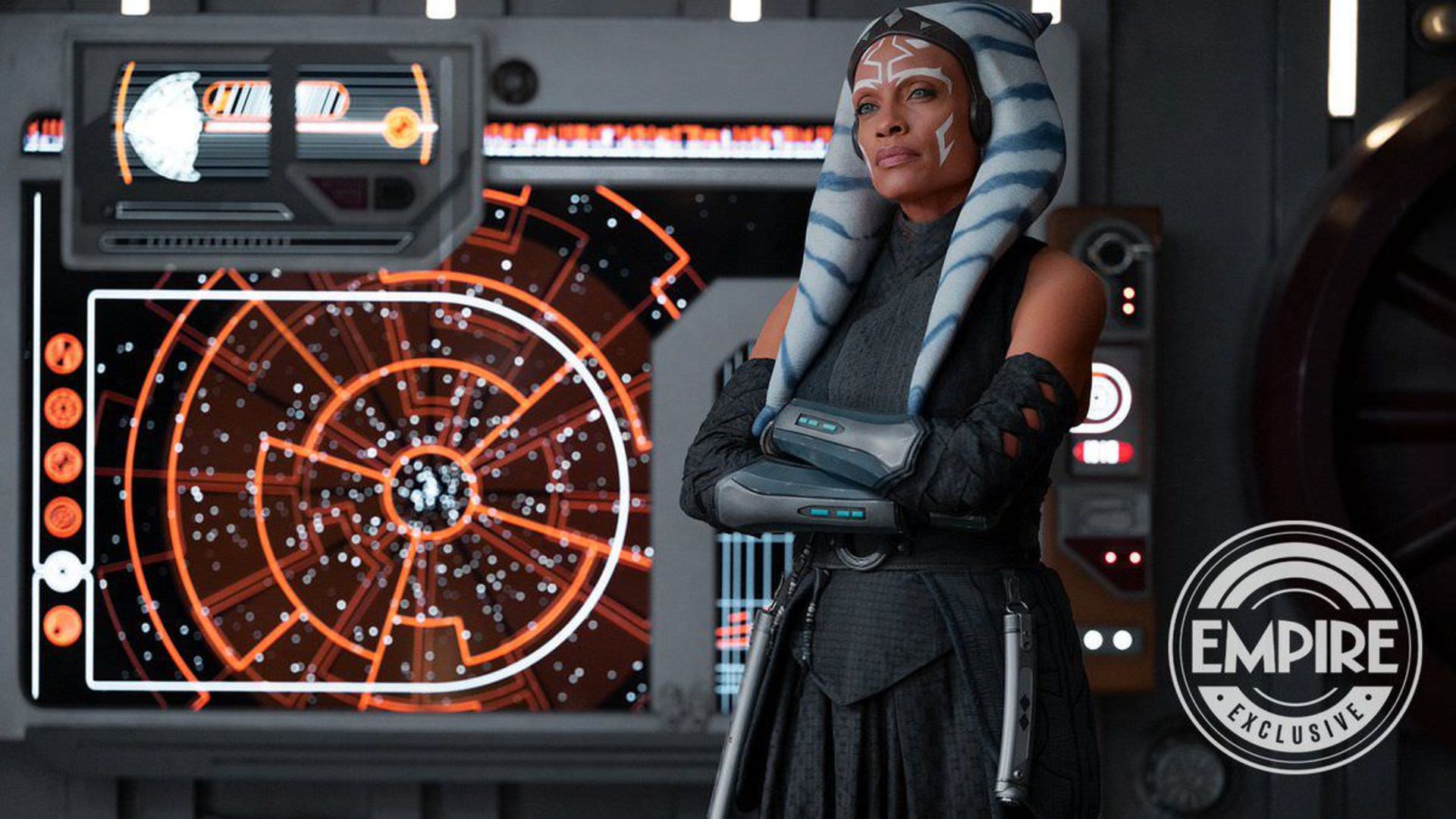 آسوکا تانو دست به سینه در سریال Ahsoka 