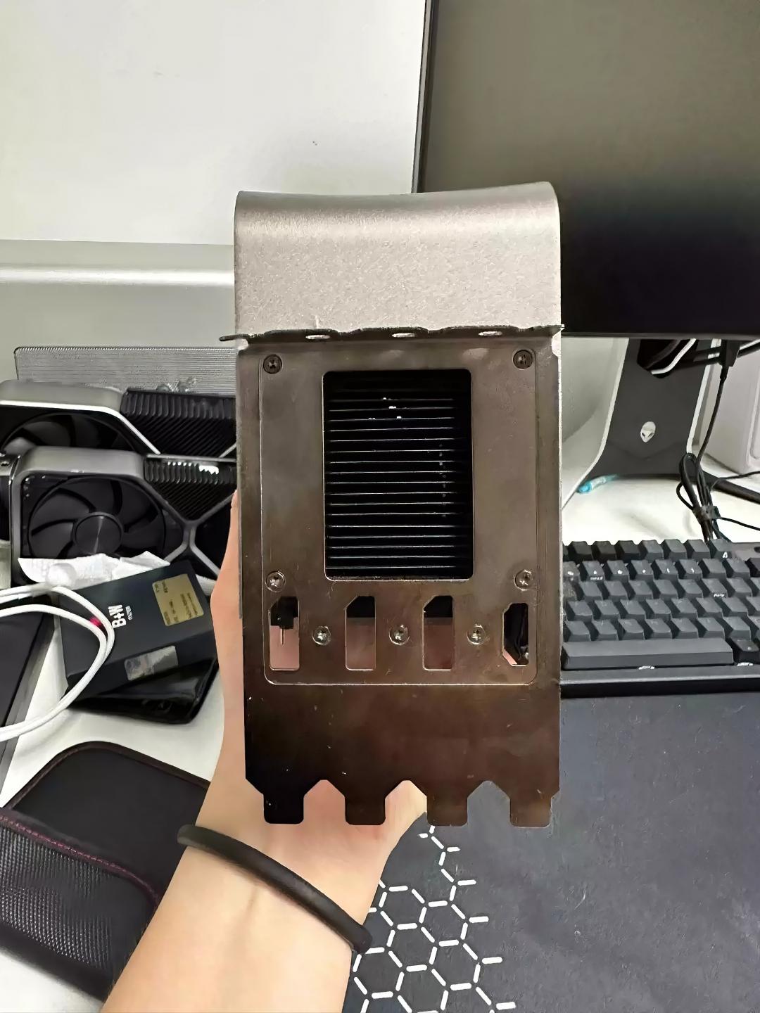2023-6-nvidia-geforce-rtx-4090-ti-or-titan-ada-graphics-card-pictures-leak-1-gigapixel-standard-scale-2-00x-custom