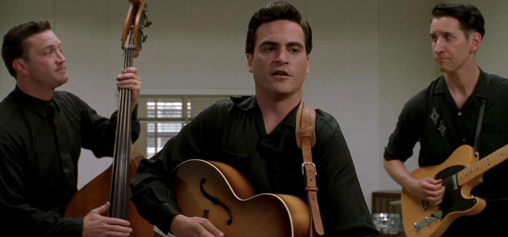 واکین فینیکس در نقش جانی کش در فییلم Walk the Line