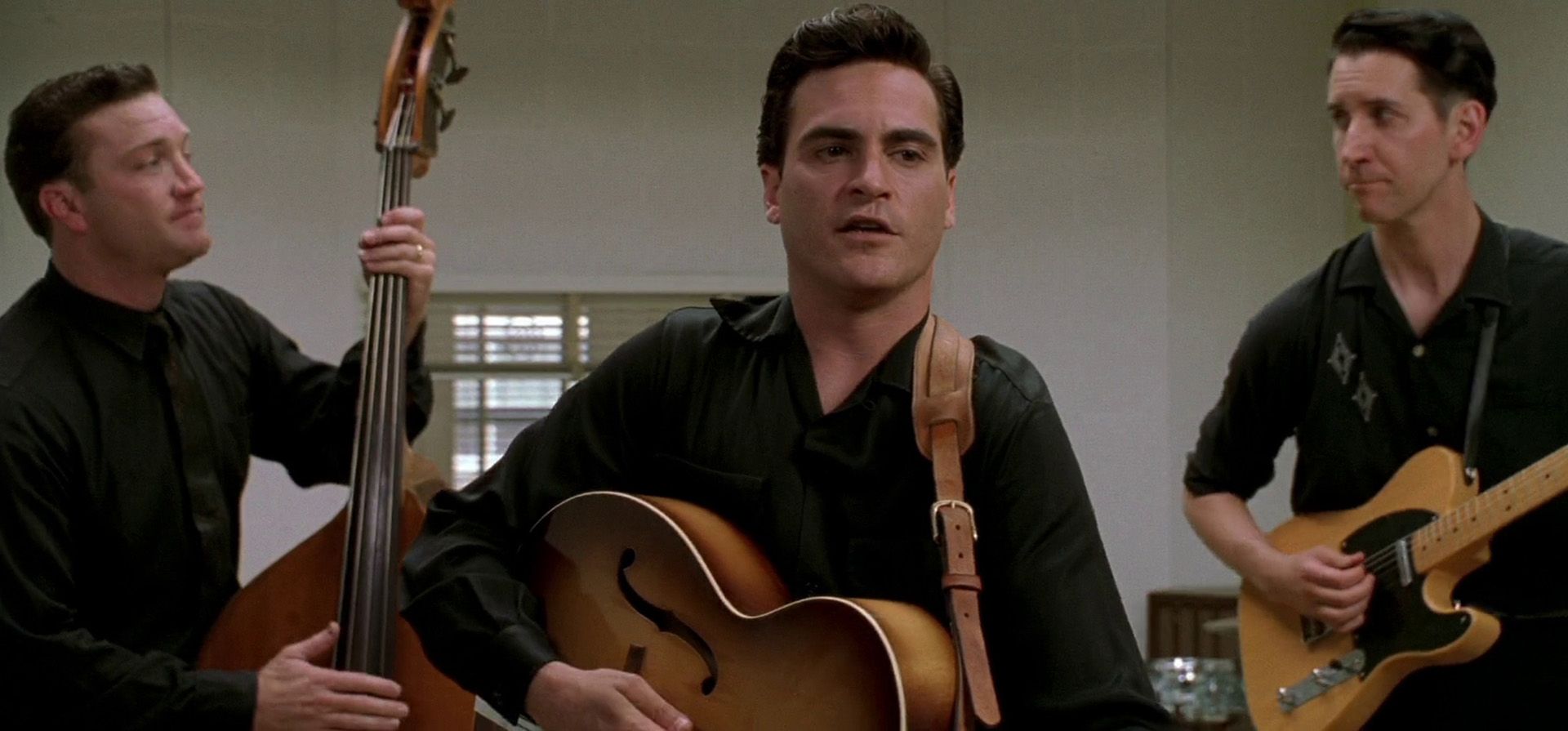 واکین فینیکس در نقش جانی کش در فییلم Walk the Line