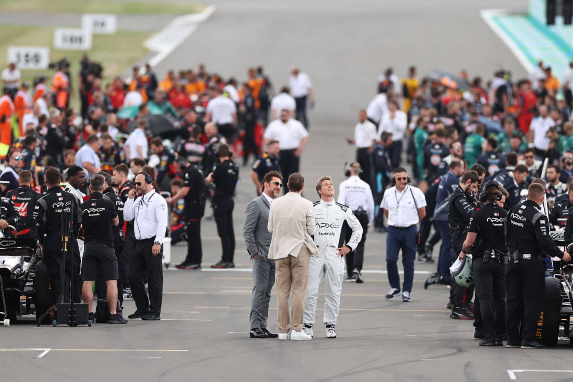 2023-7-brad-pitt-and-damson-idris-were-at-the-british-grand-prix-today-filming-for-a-new-f1-movie-02