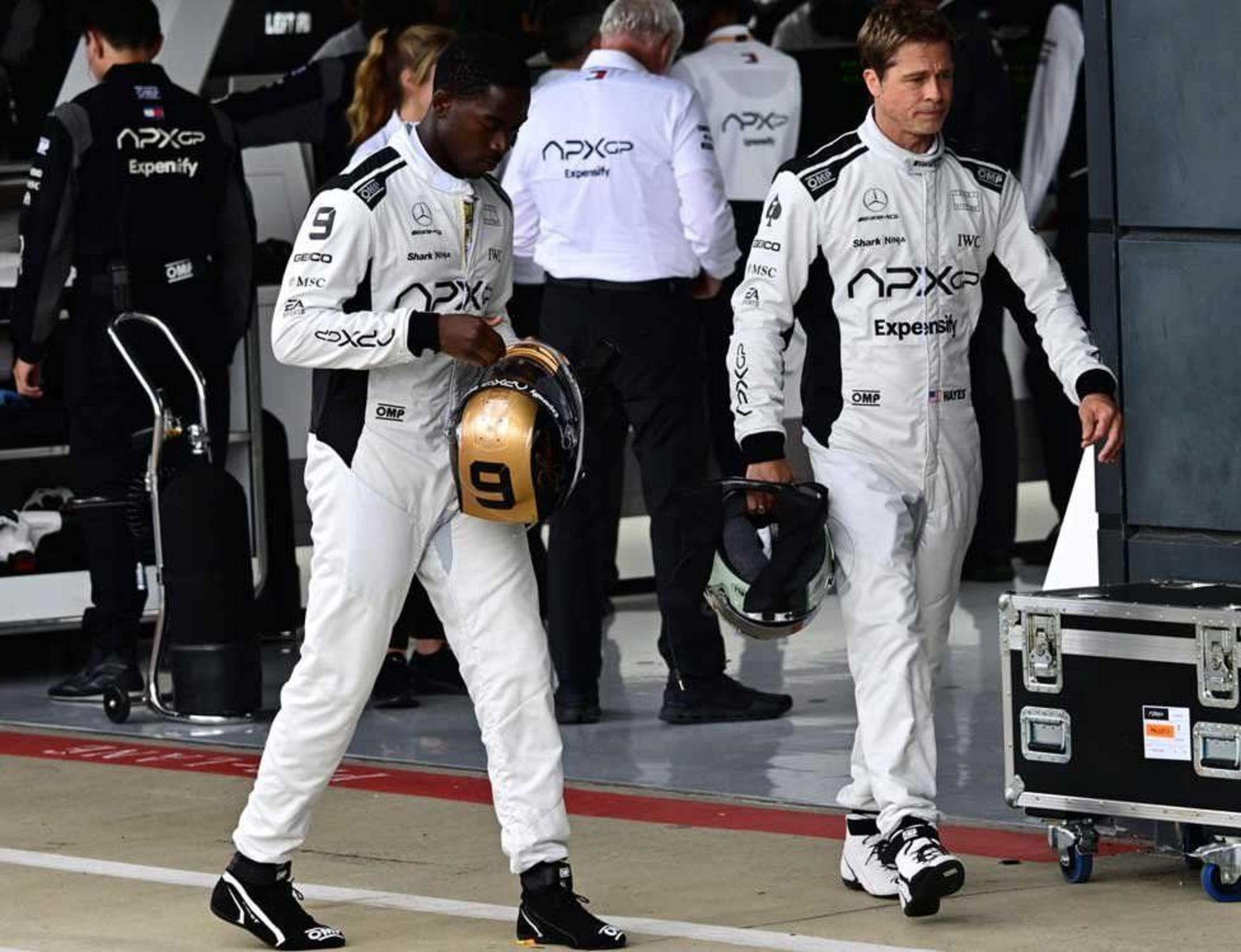 2023-7-brad-pitt-and-damson-idris-were-at-the-british-grand-prix-today-filming-for-a-new-f1-movie-06