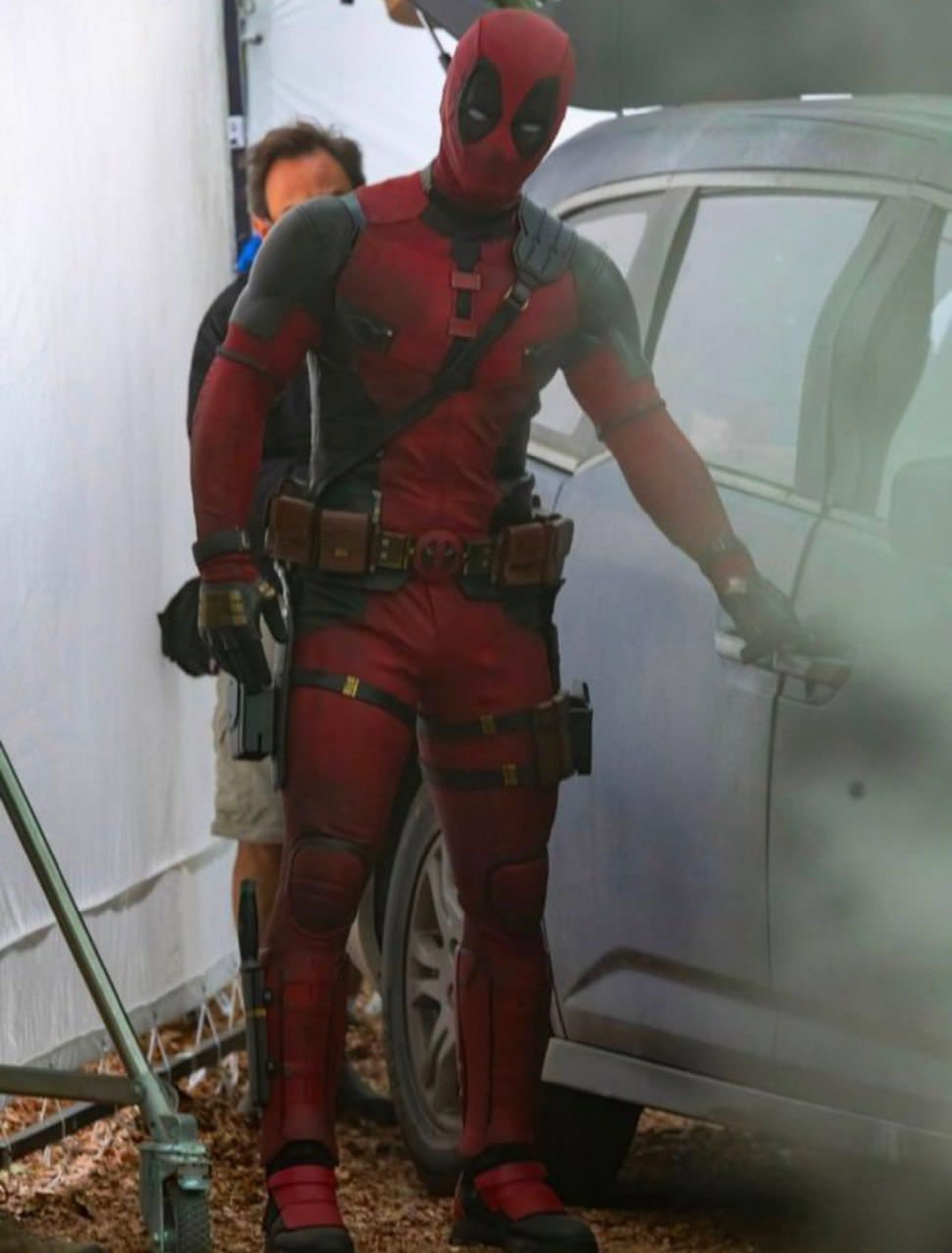 2023-7-deadpool-3-set-photos-reveal-first-look-04
