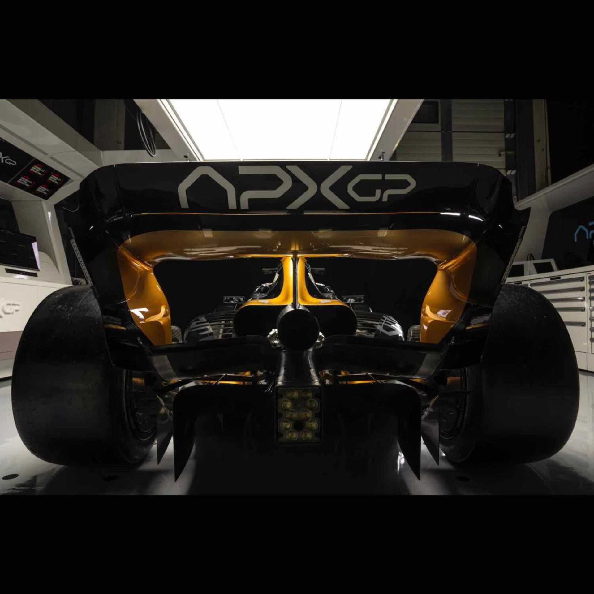 2023-7-first-look-apex-movie-introducing-apxgp-starring-in-an-apple-original-film-back