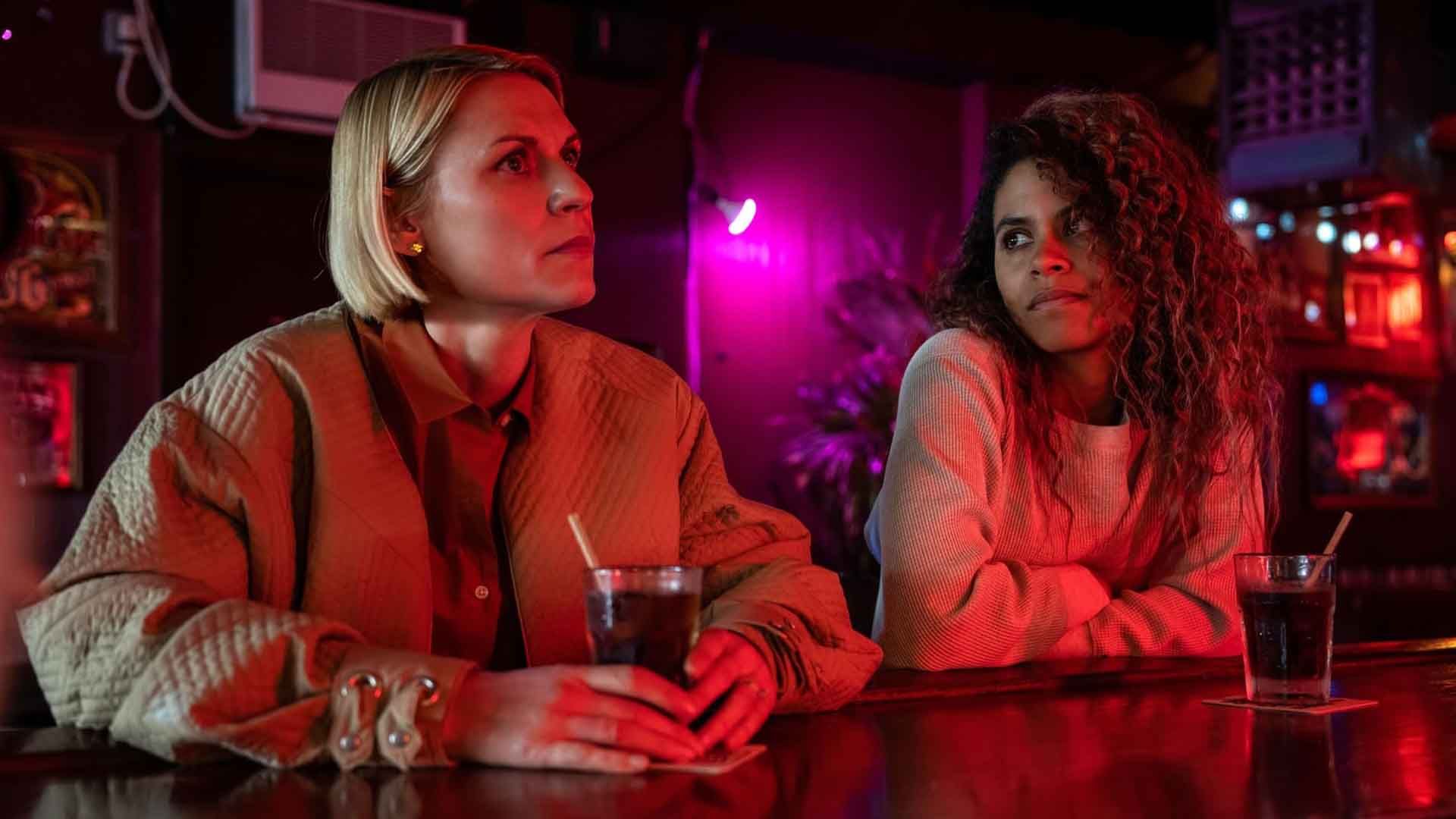 زاسی بیتس به همراه کلر دینز در سریال Full Circle