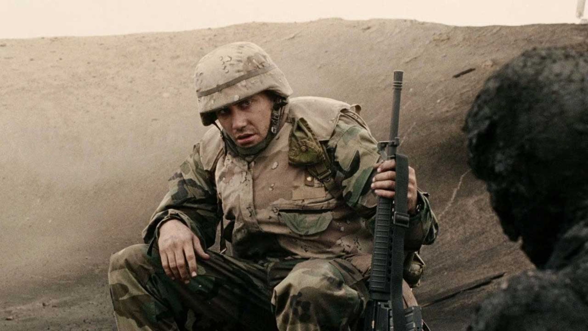 جیک جیلنهال در میدان جنگ فیلم Jarhead سم مندس
