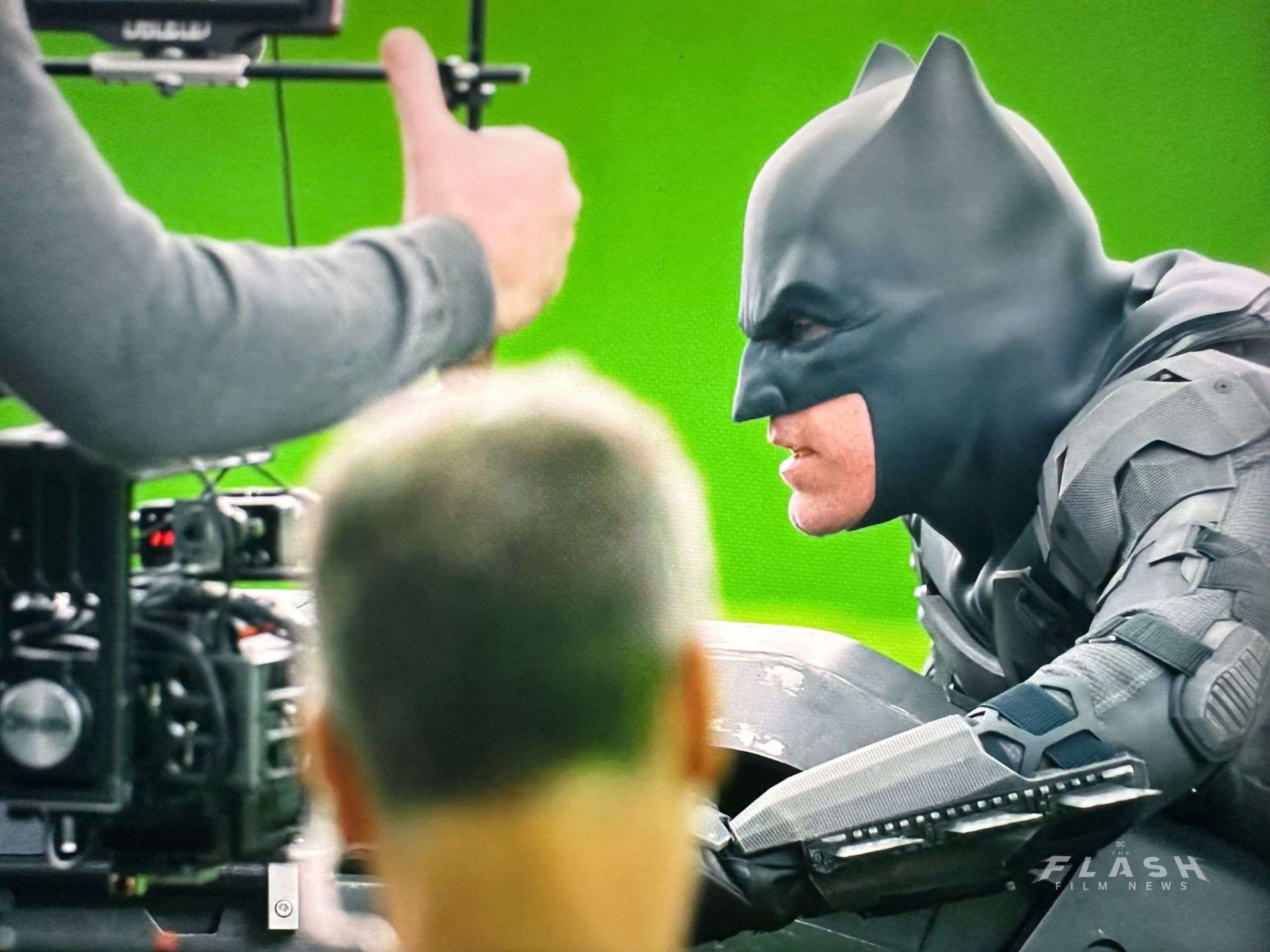 2023-7-new-bts-photos-of-ben-affleck-from-the-bonus-feature-the-bat-chase-in-the-flash-03