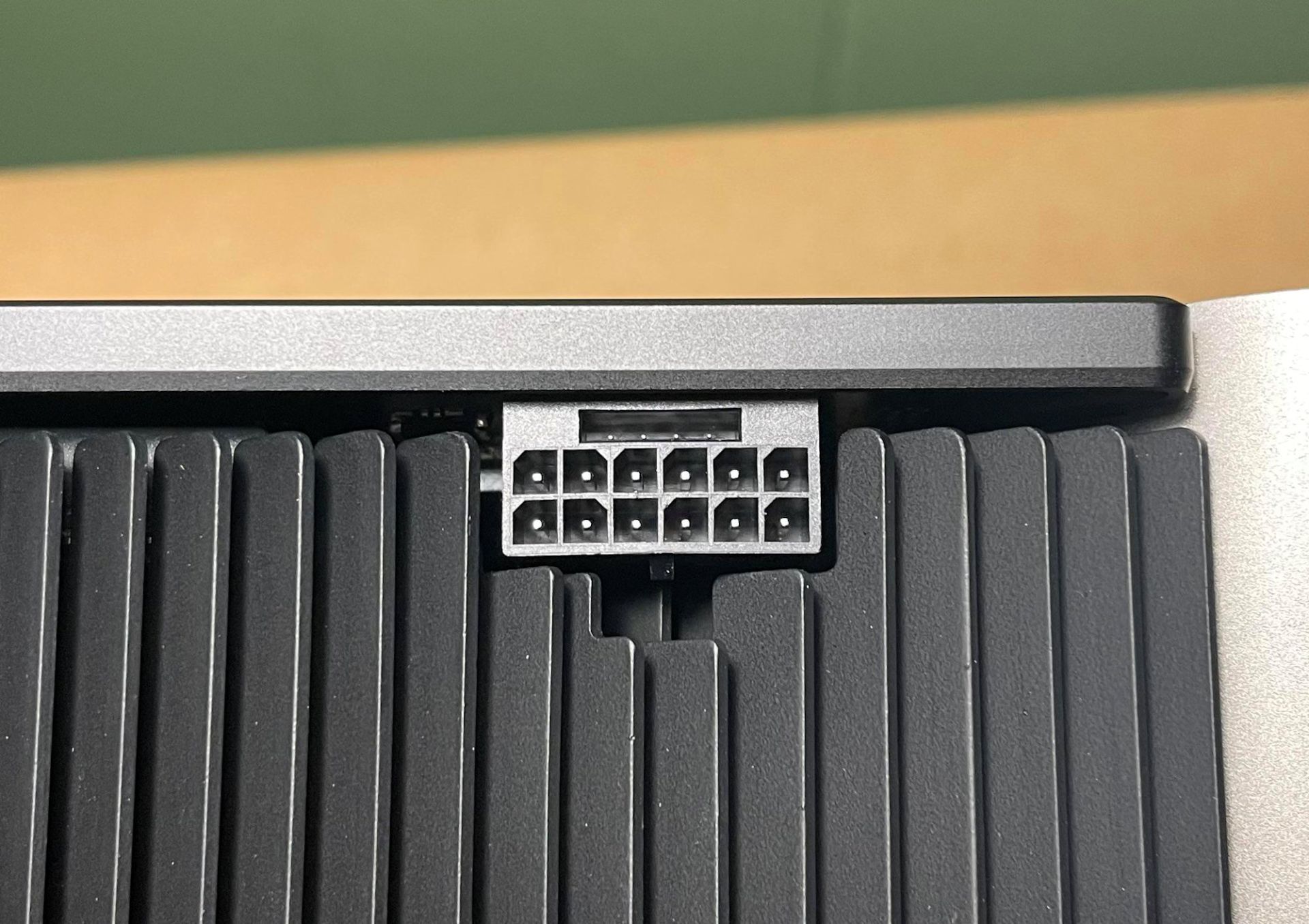 تغییر کانکتور برق GeForce RTX 4090 FE 