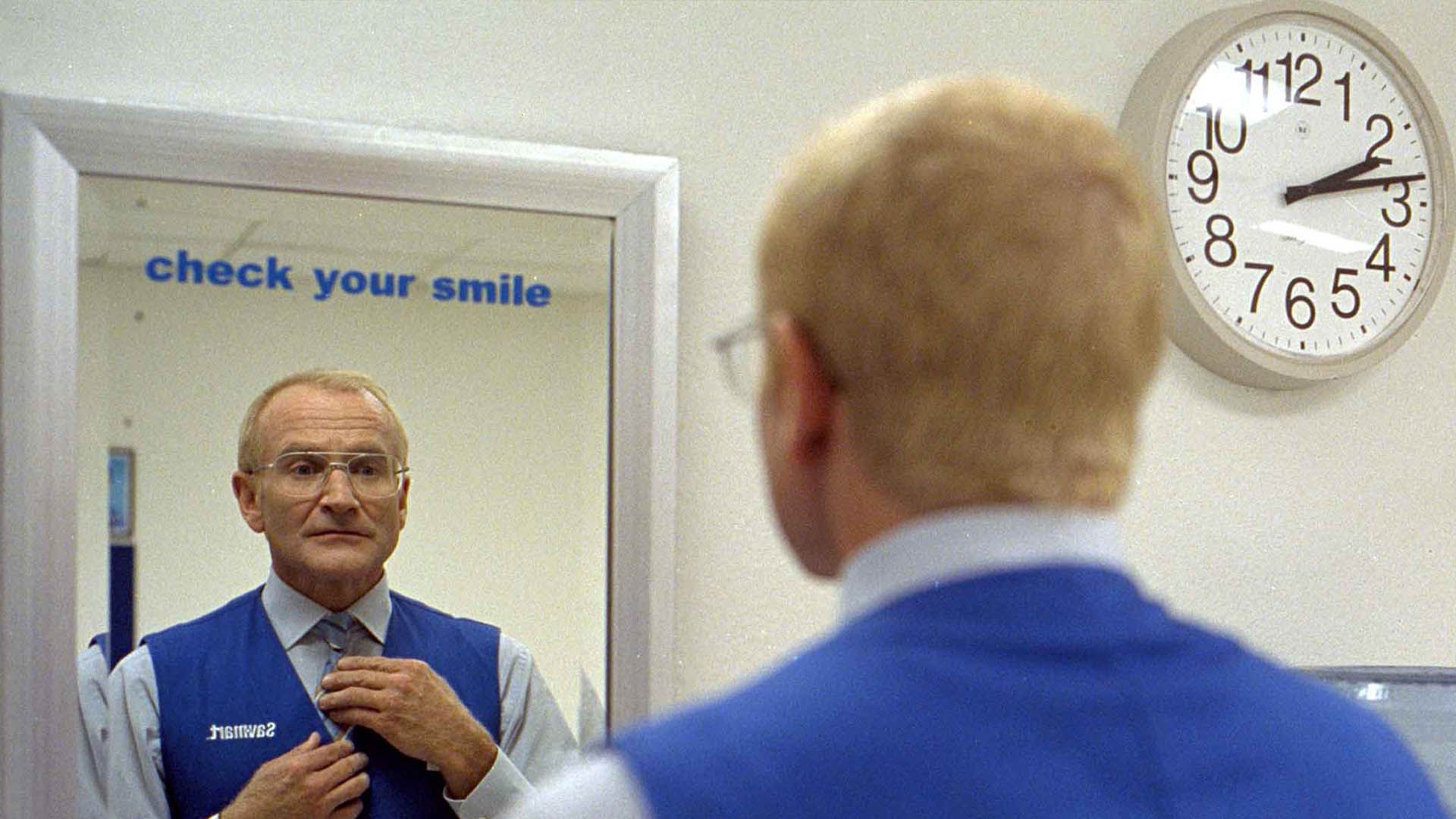 رابین ویلیامز جلوی آیینه در فیلم One Hour Photo