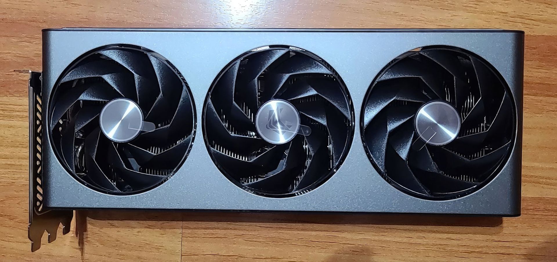 کارت گرافیک NITRO Radeon RX 7900 GRE