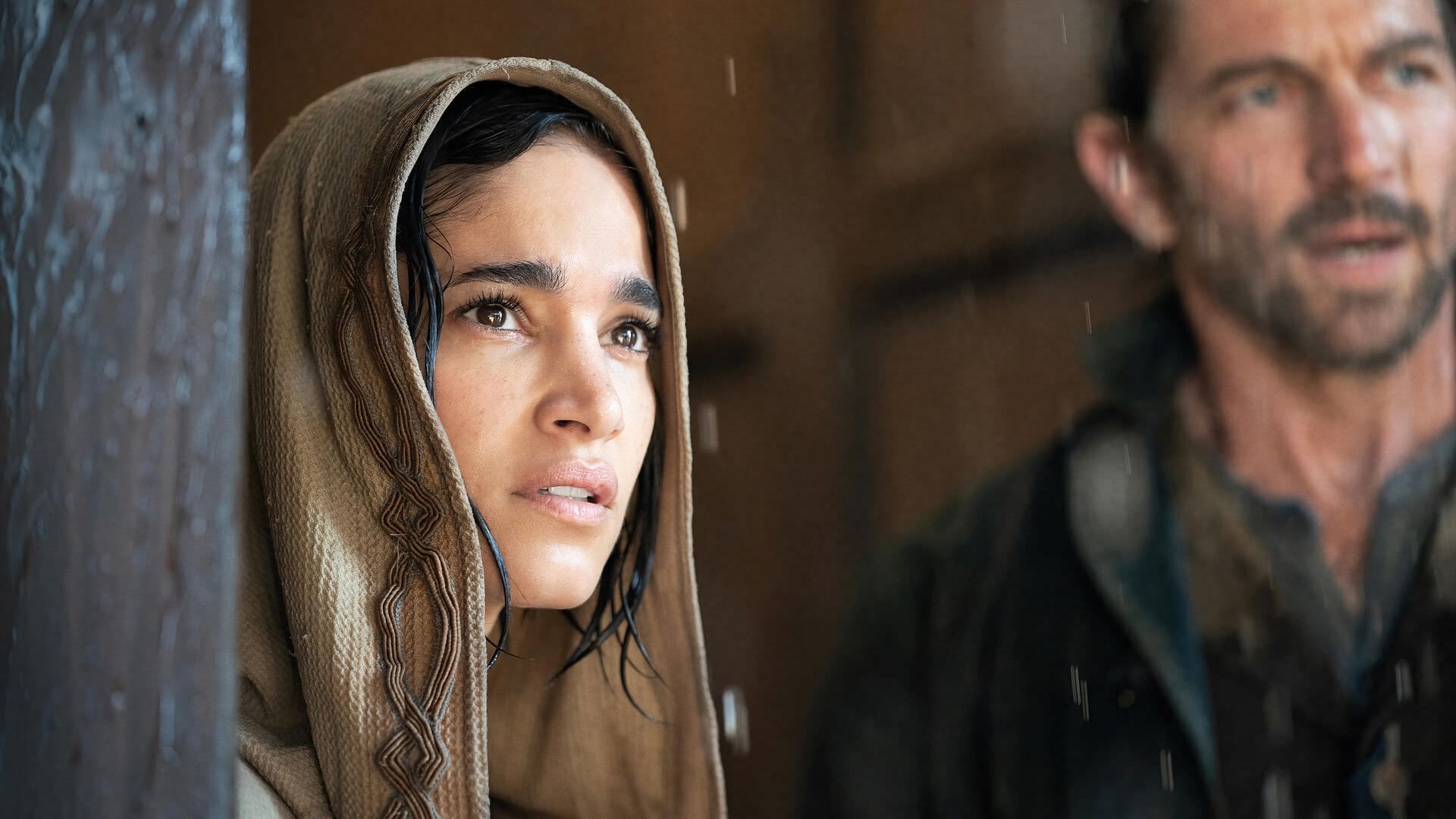 سوفیا بوتلا و میخیل هایسمان در فیلم Rebel Moon