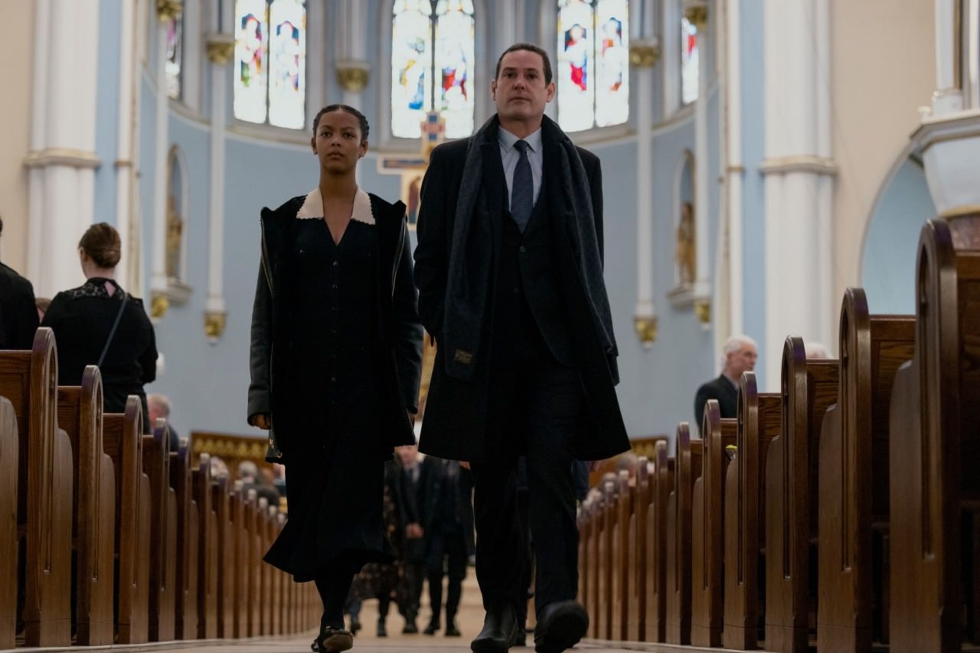 2023-8-the-fall-of-the-house-of-usher-netflix-first-photos-04