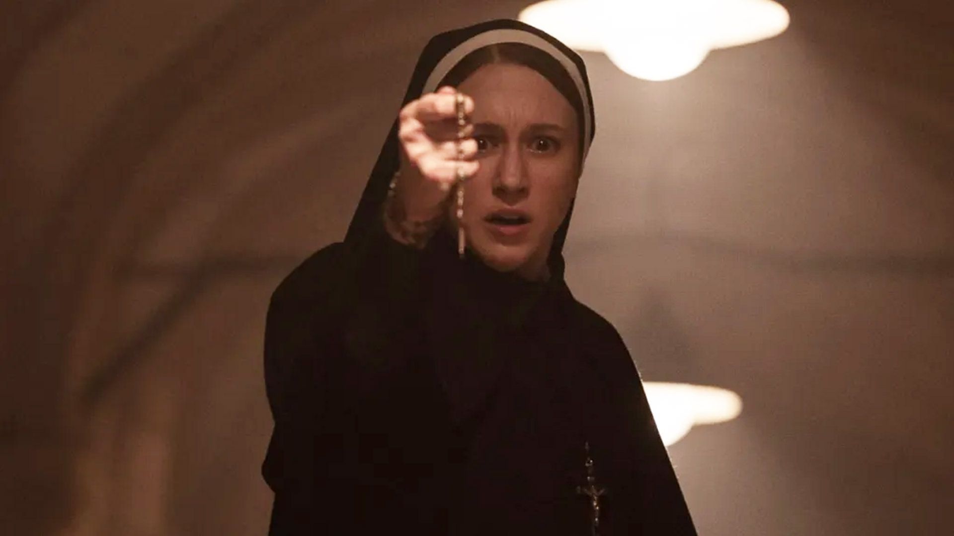 رویارویی خواهر آیرین با راهبه شیطانی در فیلم The Nun 2