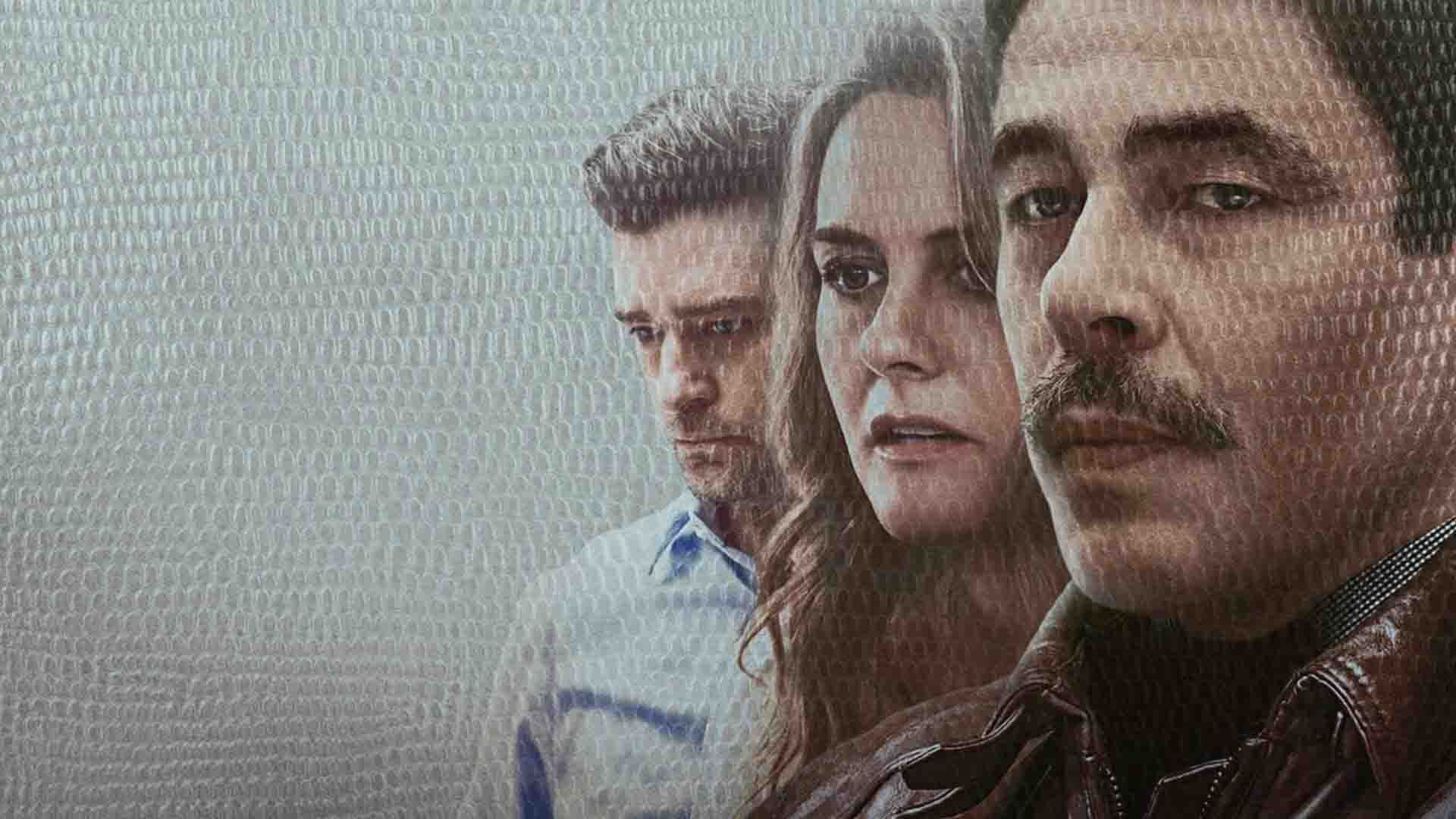 بنیسیو دل تورو به همراه جاستین تیمبرلیک در فیلم Reptile