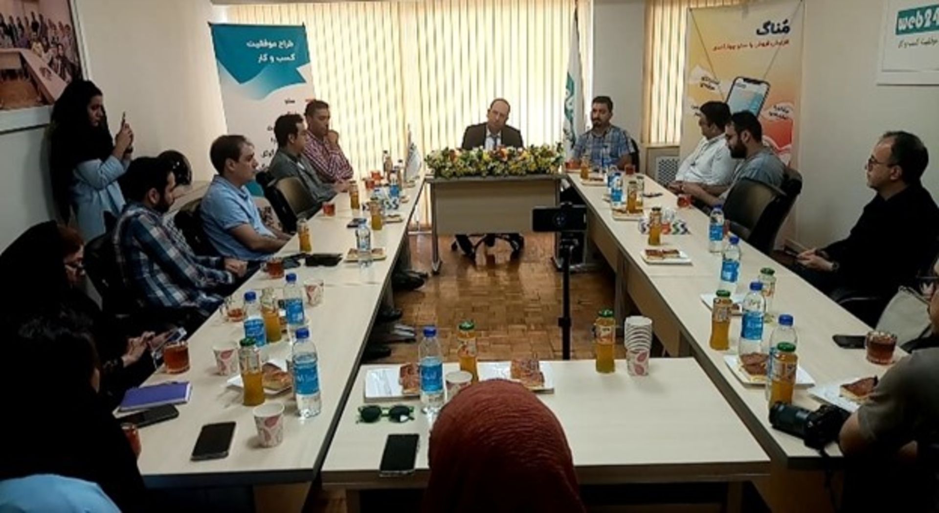 جلسه شرکت وب‌۲۴ و معرفی مناگ