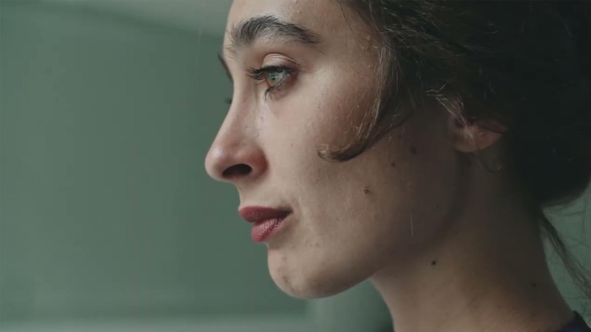 کاور مستند Apolonia, Apolonia