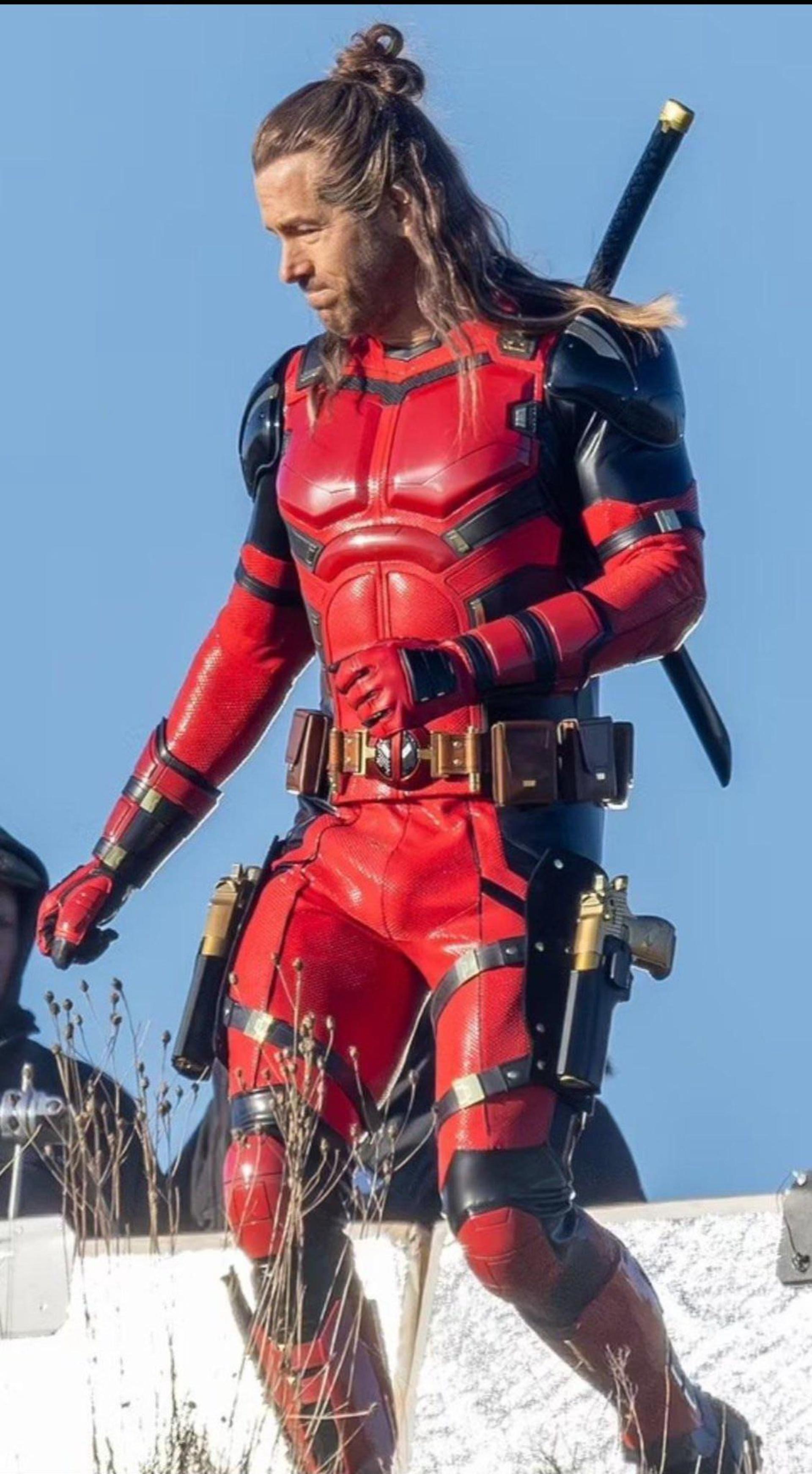 2024-1-deadpool-3-set-photos-reveal-multiple-variants-06