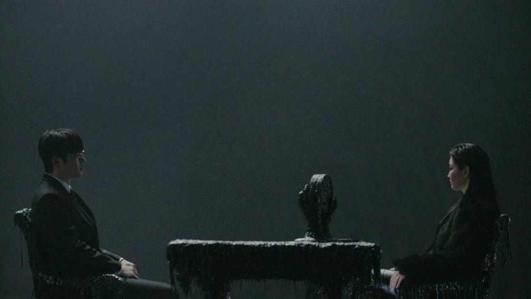 چویی یی-جه و شخصیت مرگ مقابل هم در سریال Death's Game
