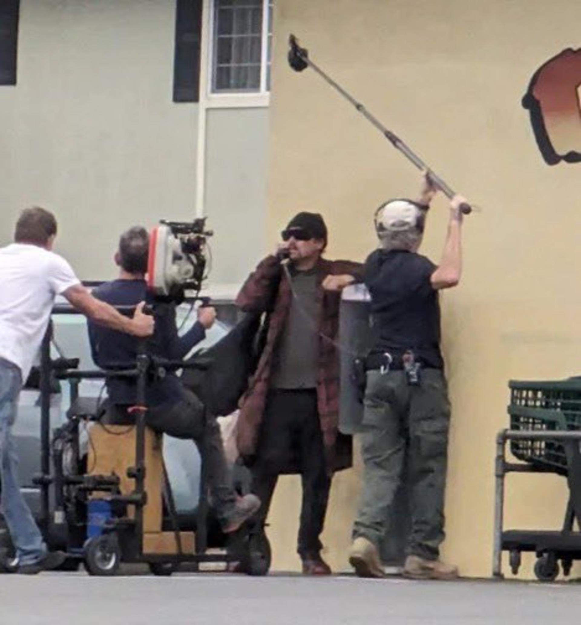 2024-1-leonardo-dicaprio-set-photos-reveal-first-look-at-paul-thomas-andersons-new-movie-02
