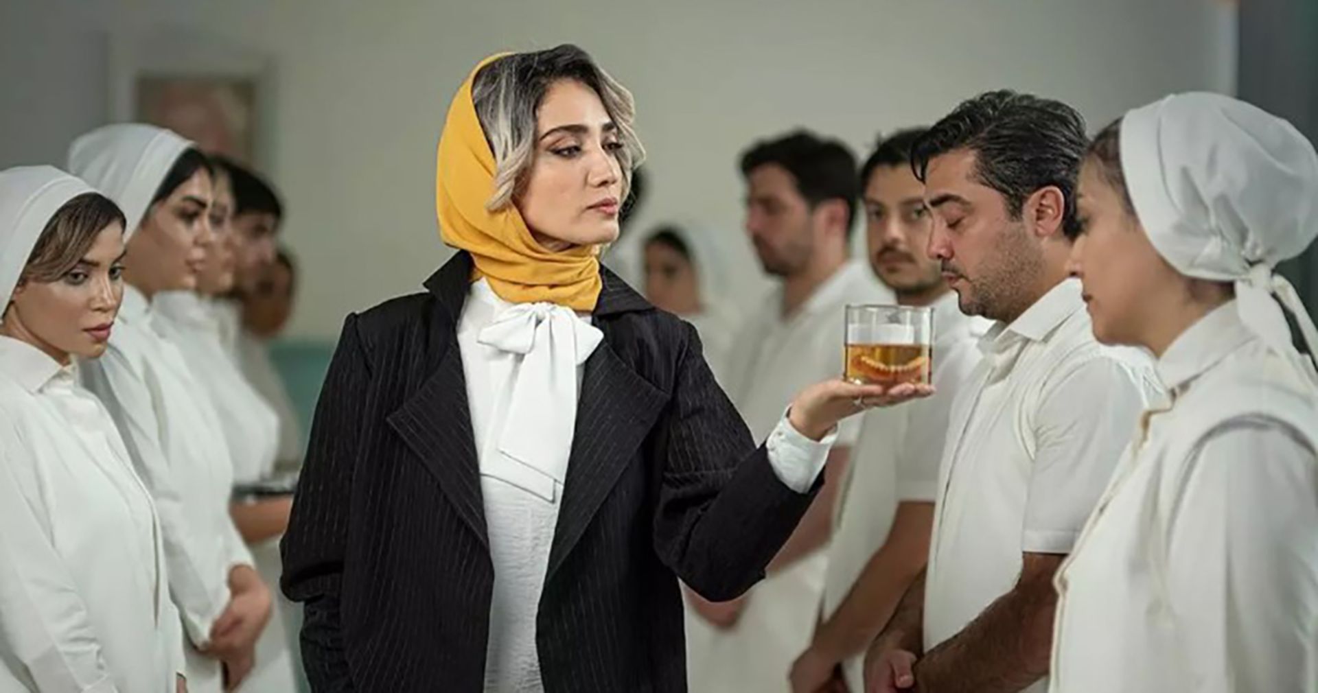 مینا ساداتی در دفتر یادداشت