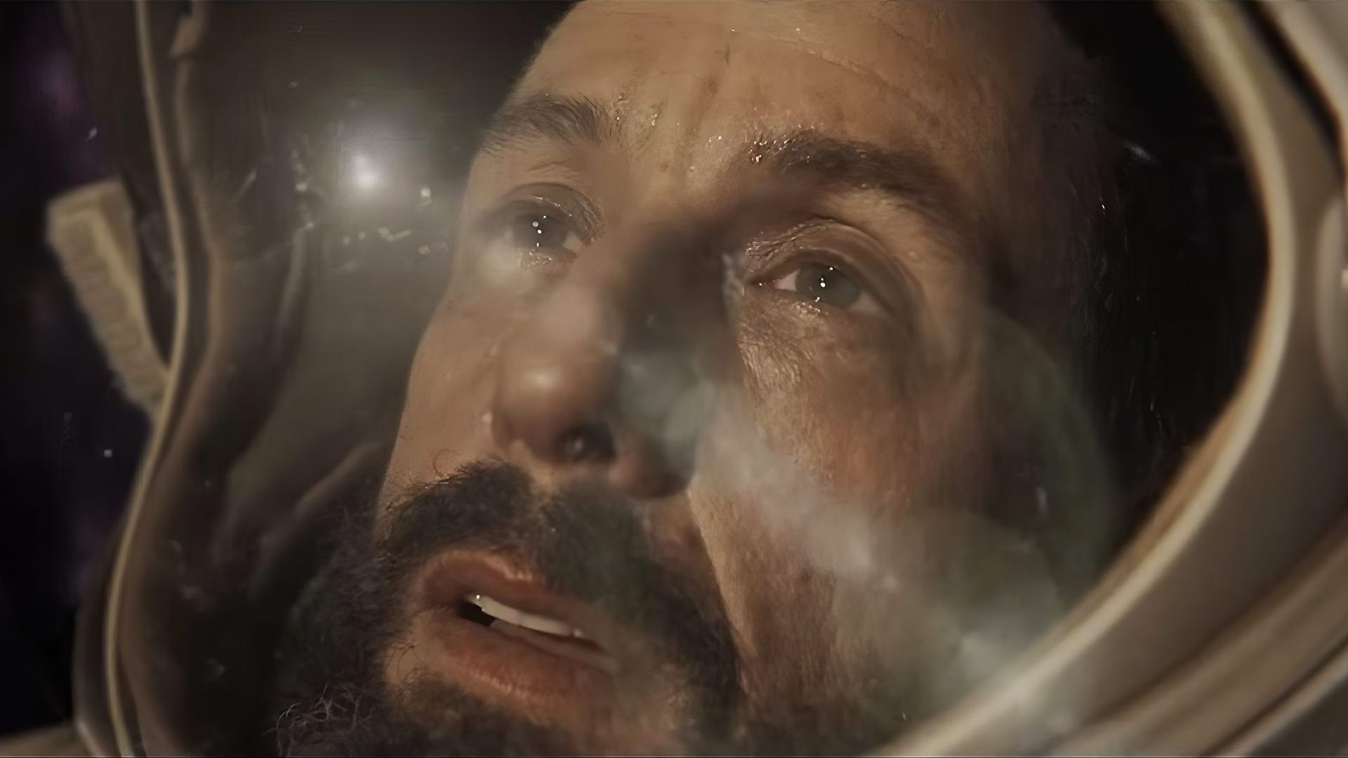 مأموریت تحقیقاتی آدام سندلر در لبه منظومی شمسی در فیلم Spaceman 